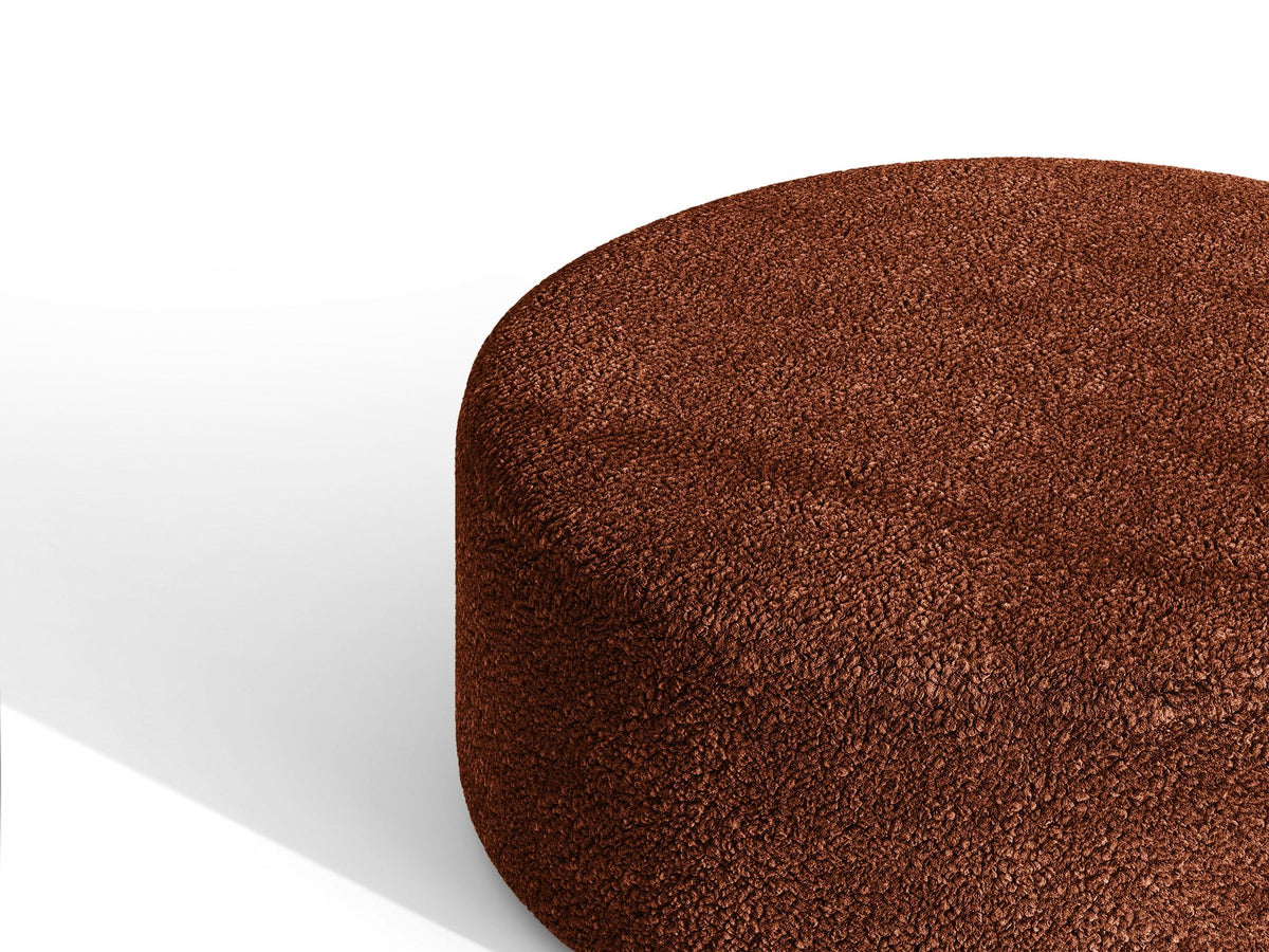 Pouf Dia von Micadoni mit strukturiertem Bouclé-Stoff, quadratischer Sitzfläche und kurzen Beinen aus Polypropylen.