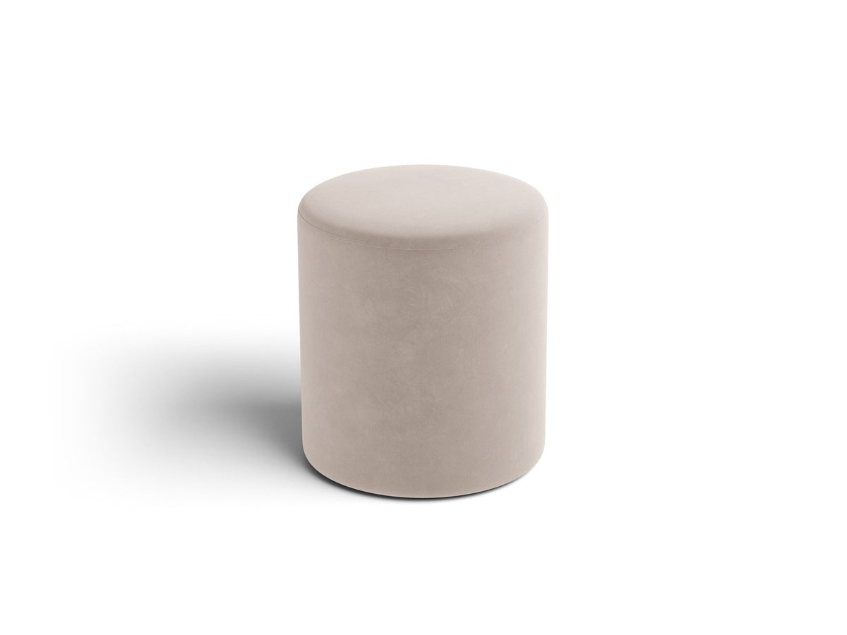 Pouf Dia von Micadoni mit strukturiertem Bouclé-Stoff, quadratischer Sitzfläche und kurzen Beinen aus Polypropylen.