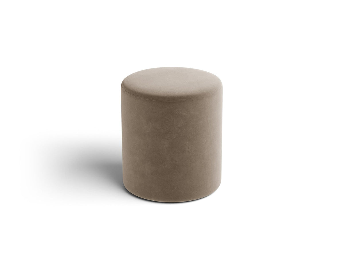 Pouf Dia von Micadoni mit strukturiertem Bouclé-Stoff, quadratischer Sitzfläche und kurzen Beinen aus Polypropylen.