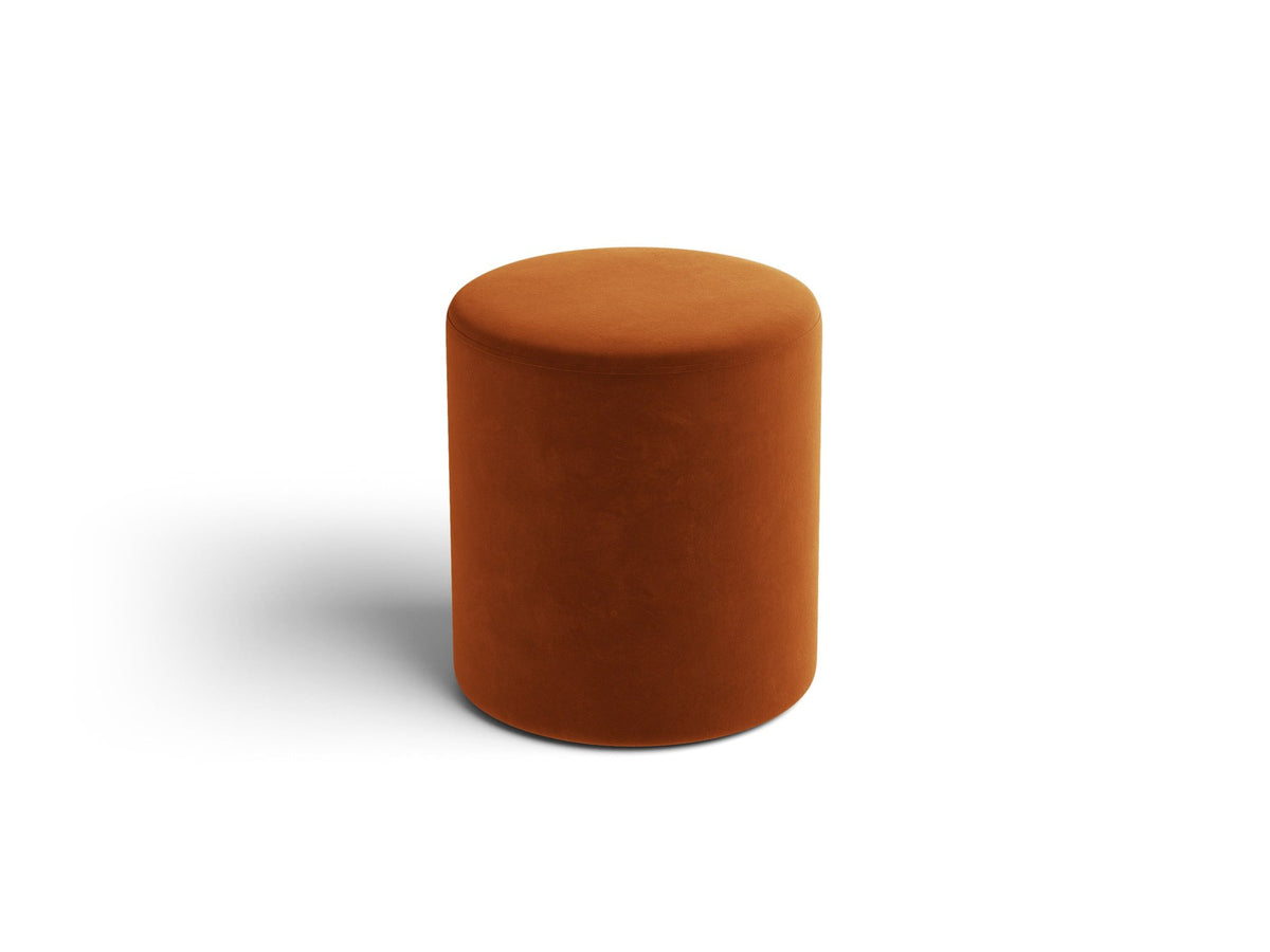 Pouf Dia von Micadoni mit strukturiertem Bouclé-Stoff, quadratischer Sitzfläche und kurzen Beinen aus Polypropylen.