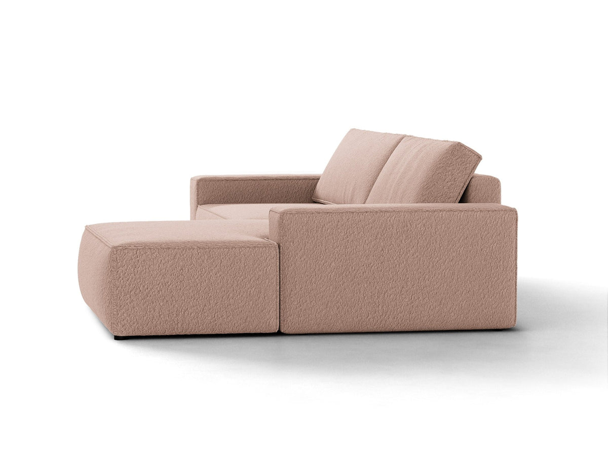 Braunes Ecksofa Jodie von Micadoni mit Bouclé-Stoffbezug, schwarzen Kunststoffbeinen und ausklappbarem Bettkasten, linke Ausrichtung.