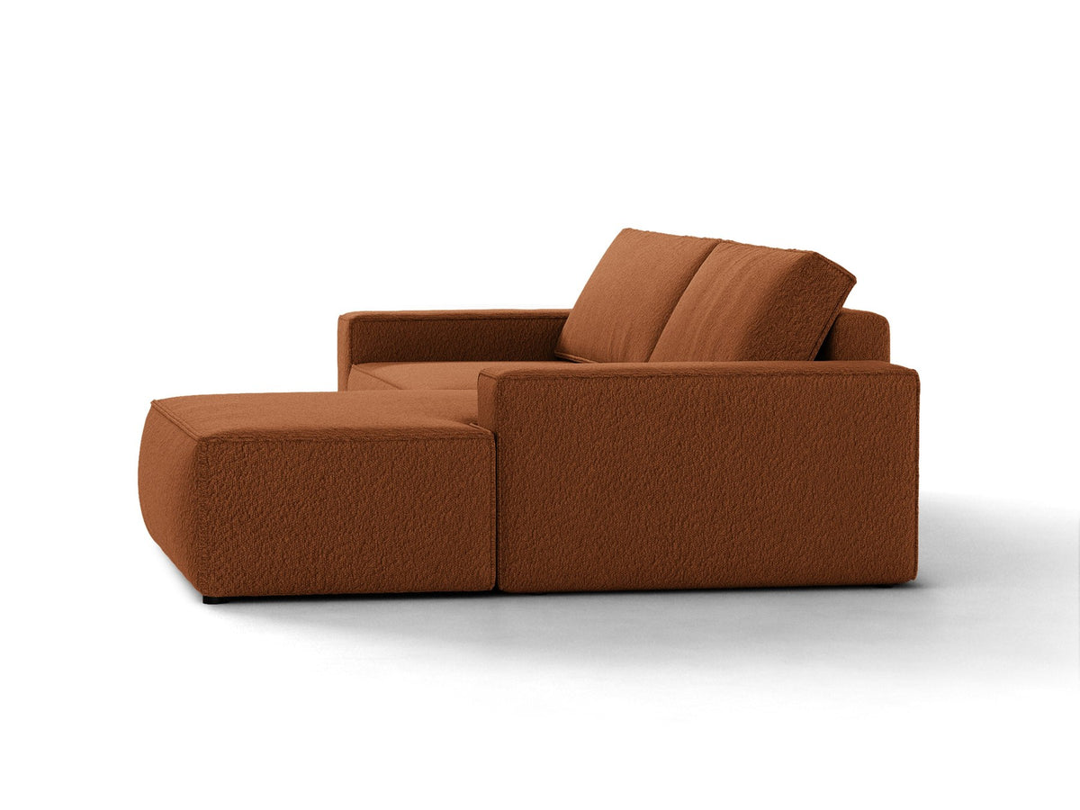 Braunes Ecksofa Jodie von Micadoni mit Bouclé-Stoffbezug, schwarzen Kunststoffbeinen und ausklappbarem Bettkasten, linke Ausrichtung.