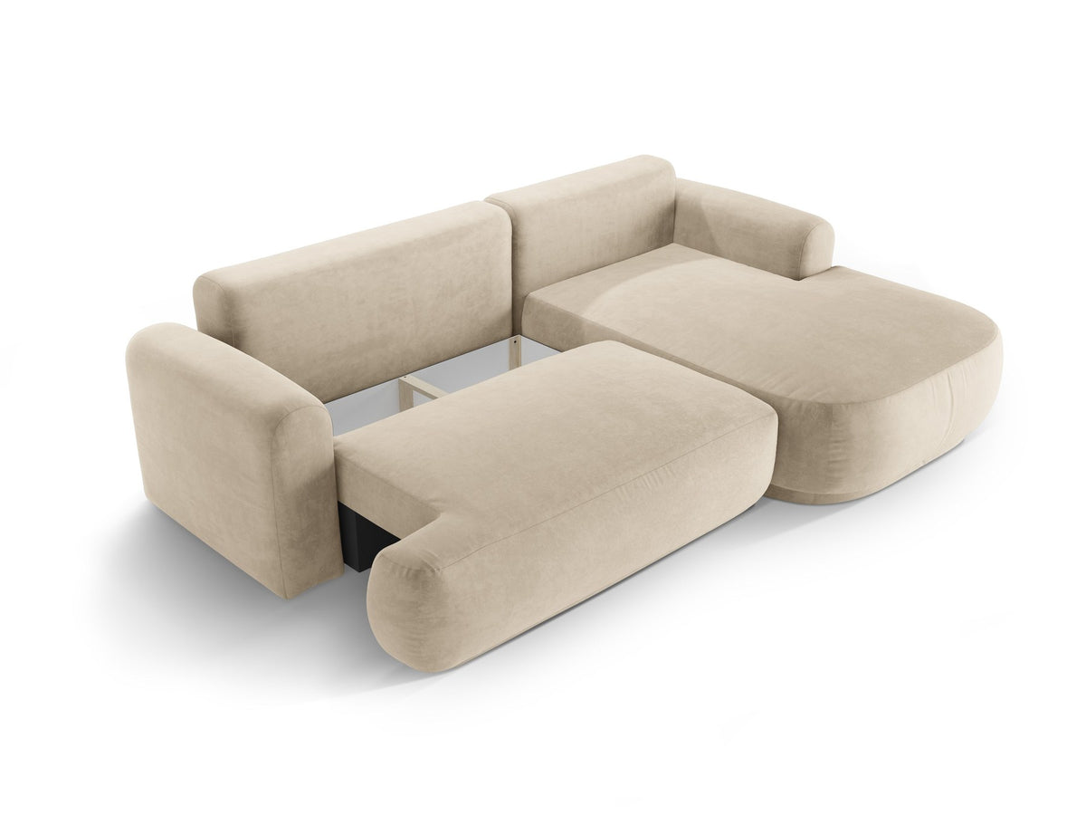 Ecksofa in Leichtes Beige mit Veloursbezug, ausgeklappter Bettfunktion, Stauraumfach und schwarzen Kunststoffbeinen von Micadoni.