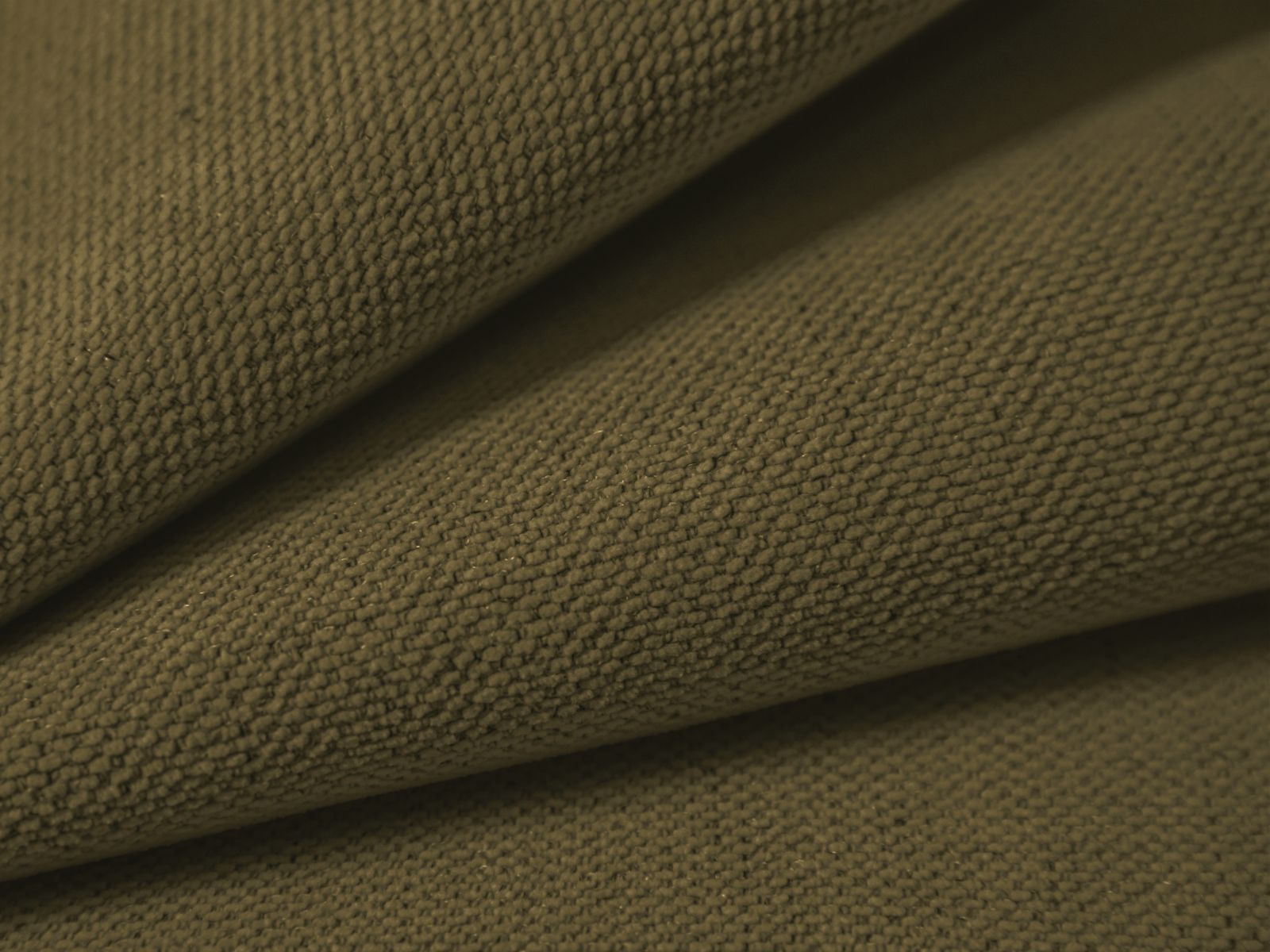 Stylisches Ecksofa Victor in elegantem Grün, ideal für entspannte Abende und Übernachtungsgäste, mit cleverem Stauraum.