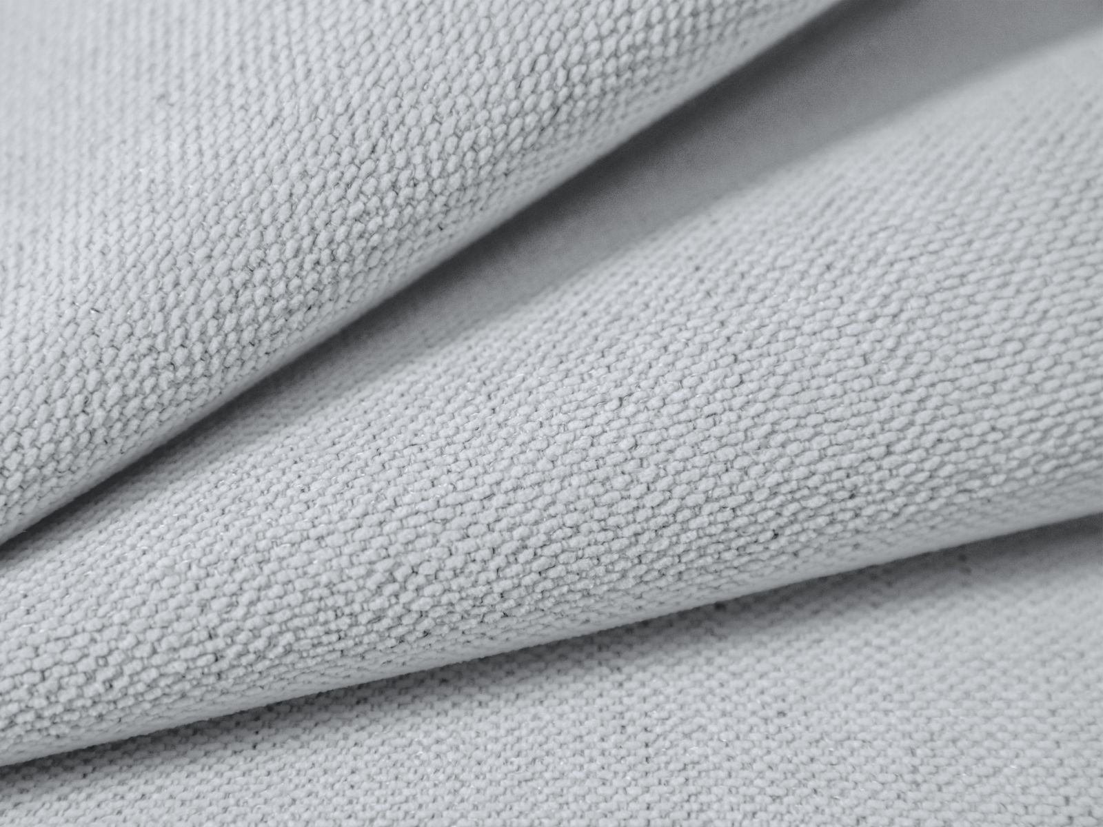Stylisches Ecksofa Victor in Grau, ideal für kleine Räume. Mit Schlaffunktion und praktischem Stauraum für zusätzlichen Komfort.