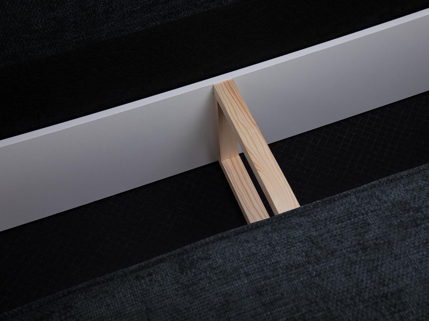 Erleben Sie das Kaelle Ecksofa rechts von Micadoni – ein elegantes 4-Sitzer Sofa mit praktischer Schlaffunktion und Stauraum für Ihr Wohnzimmer.