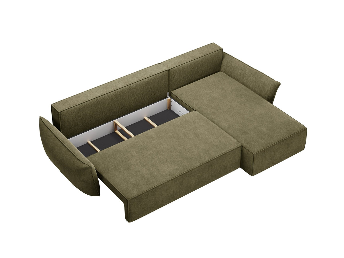 Beige Ecksofa Kaelle von Micadoni mit Chenille-Bezug, schwarzen Kunststoffbeinen und sichtbarem Bettkasten, rechts ausgerichtetes Bettsofa im Wohnraum.