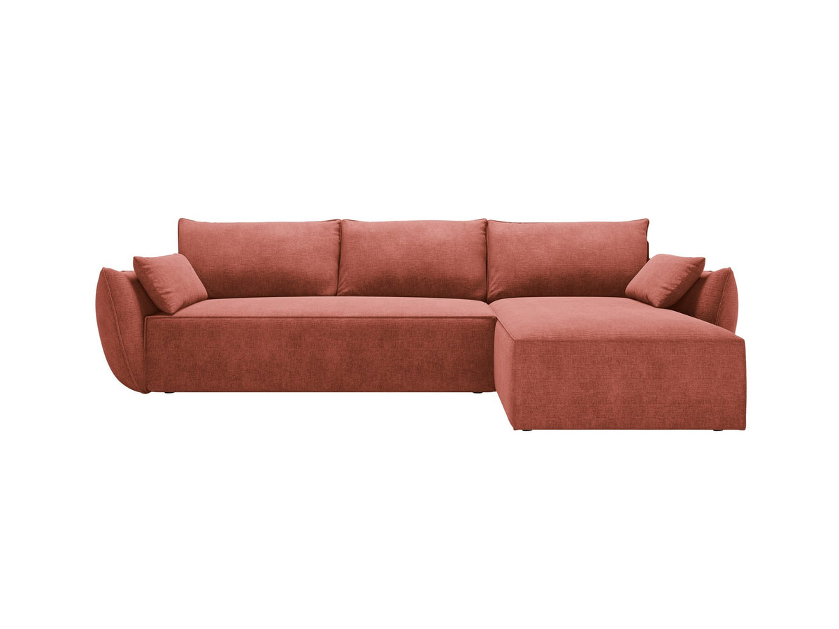 Beige Ecksofa Kaelle von Micadoni mit Chenille-Bezug, schwarzen Kunststoffbeinen und sichtbarem Bettkasten, rechts ausgerichtetes Bettsofa im Wohnraum.