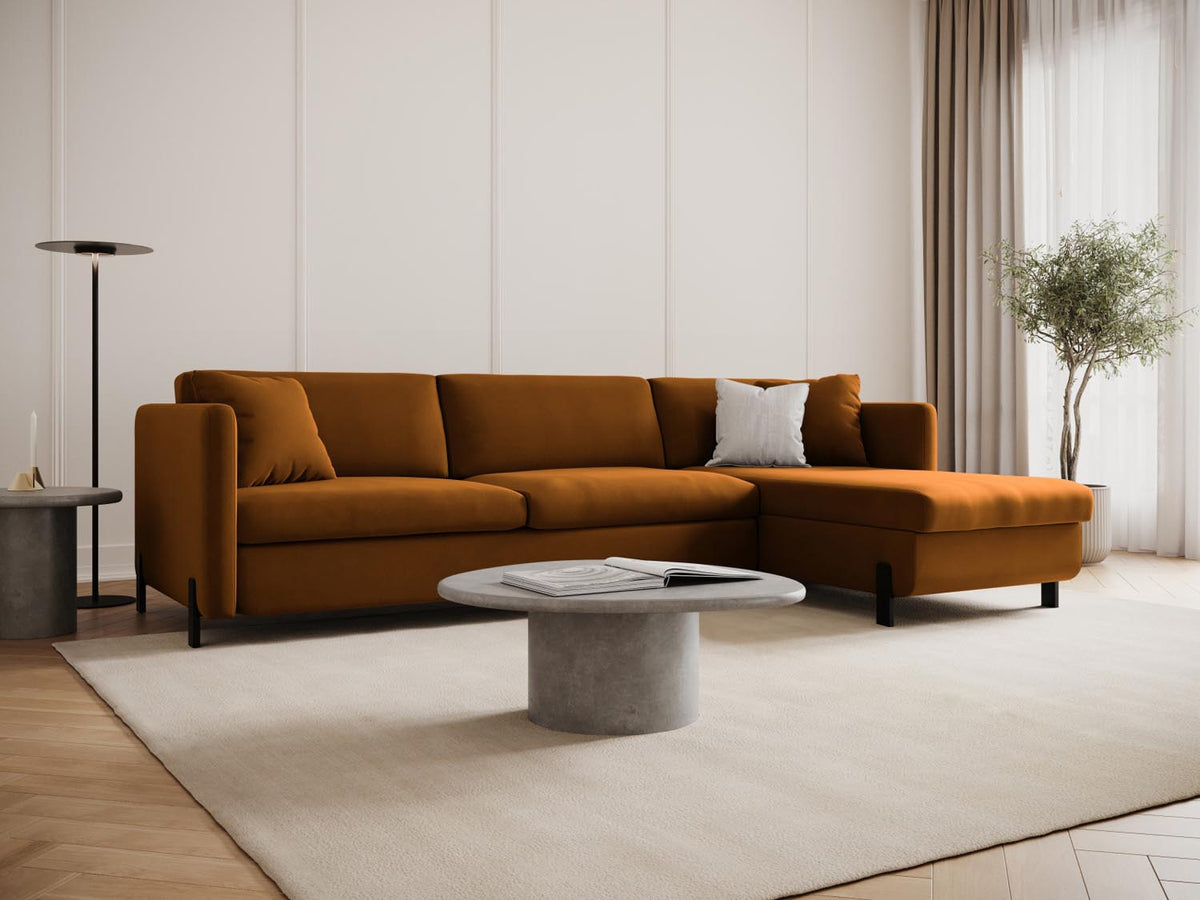 Gloria Velour Ecksofa rechts mit Schlaffunktion und Stauraum 5 Sitzer in Brown-Salvador präsentiert im Onlineshop von KAQTU Design AG. Bettsofa rechts ist von Micadoni