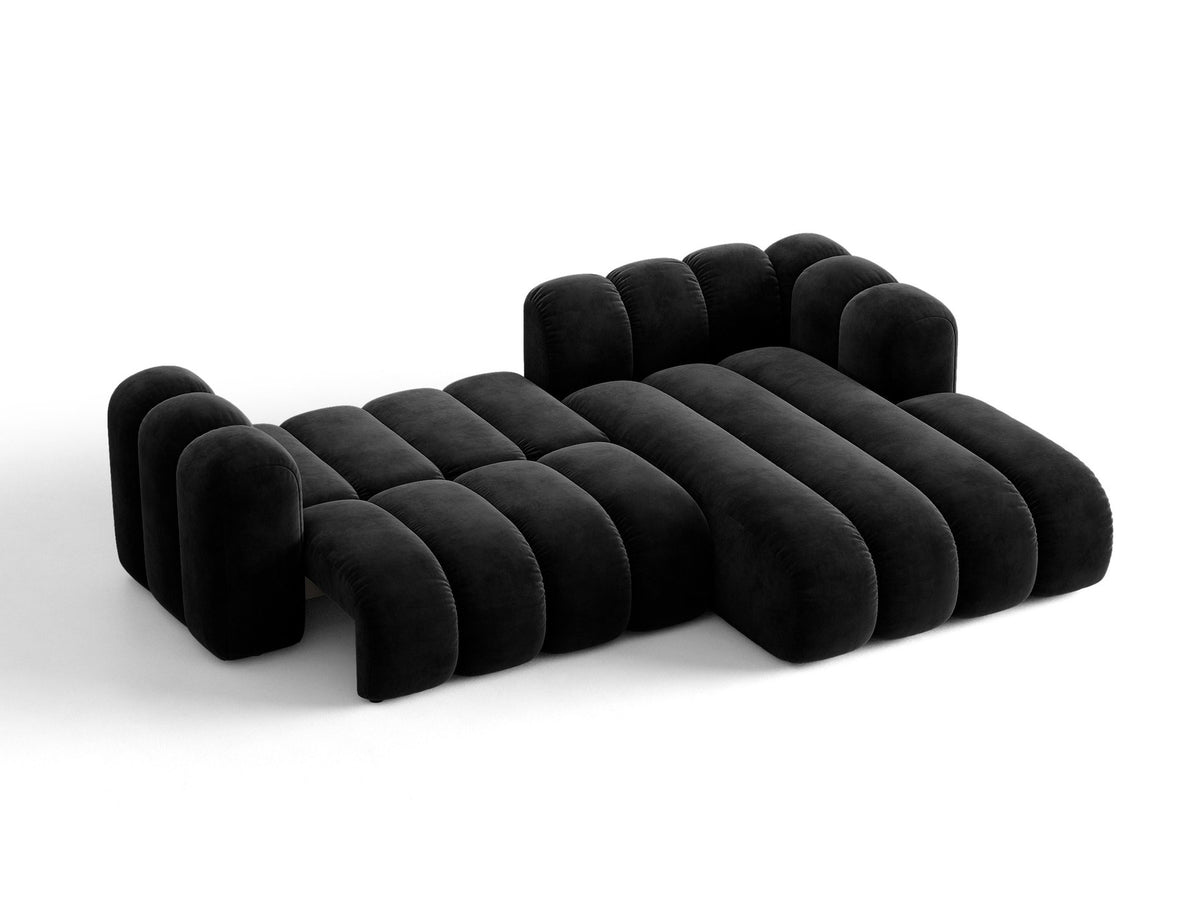 Beiges Ecksofa Lupine von Micadoni mit rechter Ausrichtung, Stoffbezug Eden Pearl, schwarzen Kunststoffbeinen und integriertem Bettkasten.