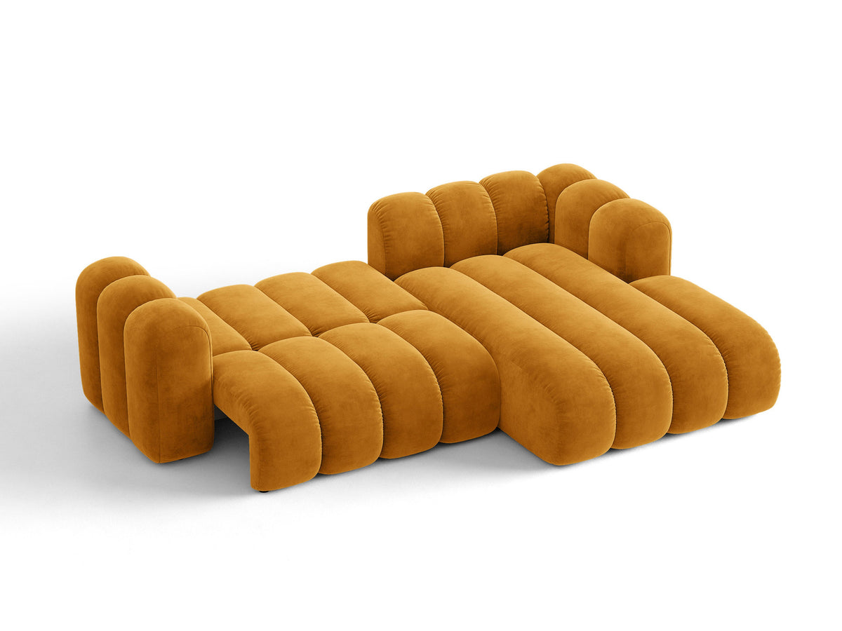 Beiges Ecksofa Lupine von Micadoni mit rechter Ausrichtung, Stoffbezug Eden Pearl, schwarzen Kunststoffbeinen und integriertem Bettkasten.