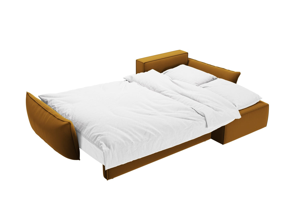 Beige Ecksofa Kaelle von Micadoni mit Chenille-Bezug, schwarzen Kunststoffbeinen und sichtbarem Bettkasten, rechts ausgerichtetes Bettsofa im Wohnraum.
