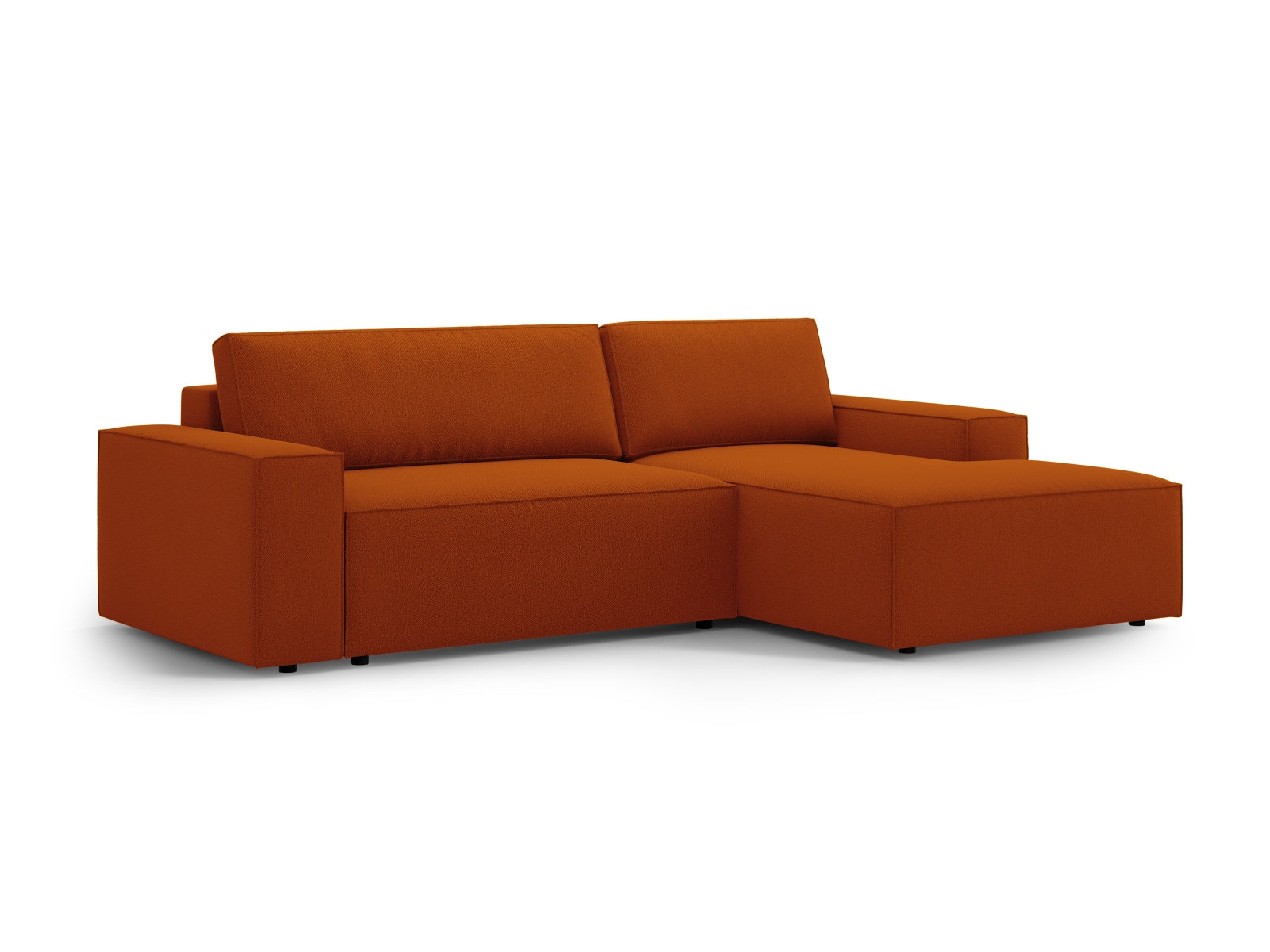 Elegantes Jodie Ecksofa in warmem Terracotta, ausgestattet mit praktischer Schlaffunktion und Stauraum, perfekt für moderne Wohnkonzepte.