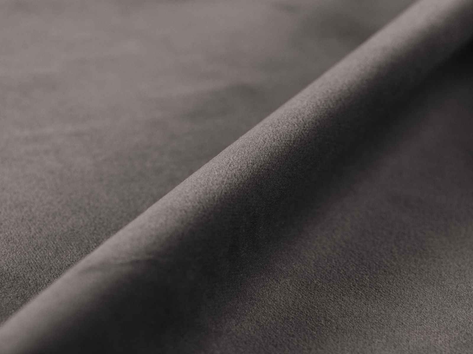 Elegantes 3-Sitzer Ecksofa Victor in Grau, ideal für entspannte Abende, mit praktischer Schlaffunktion und integriertem Stauraum.