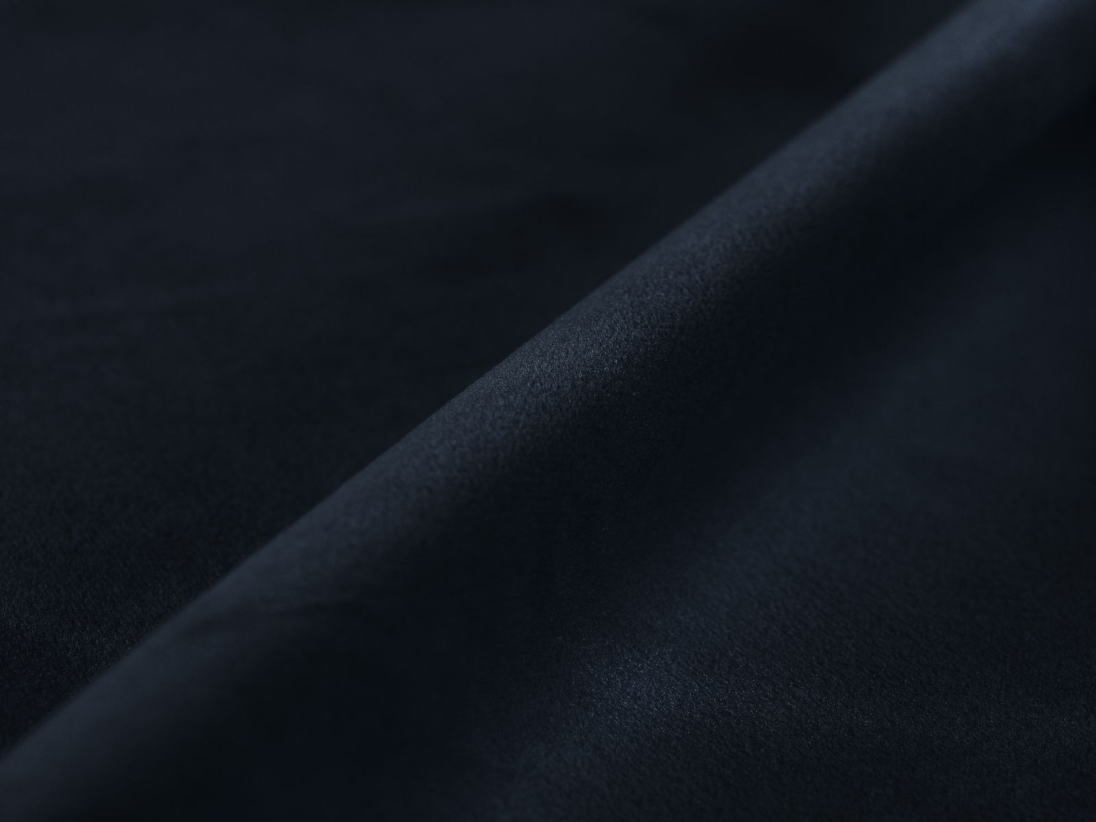 Elegantes 3-Sitzer Ecksofa Victor in Dunkelblau, ideal für entspannte Abende, mit praktischer Schlaffunktion und Stauraum.