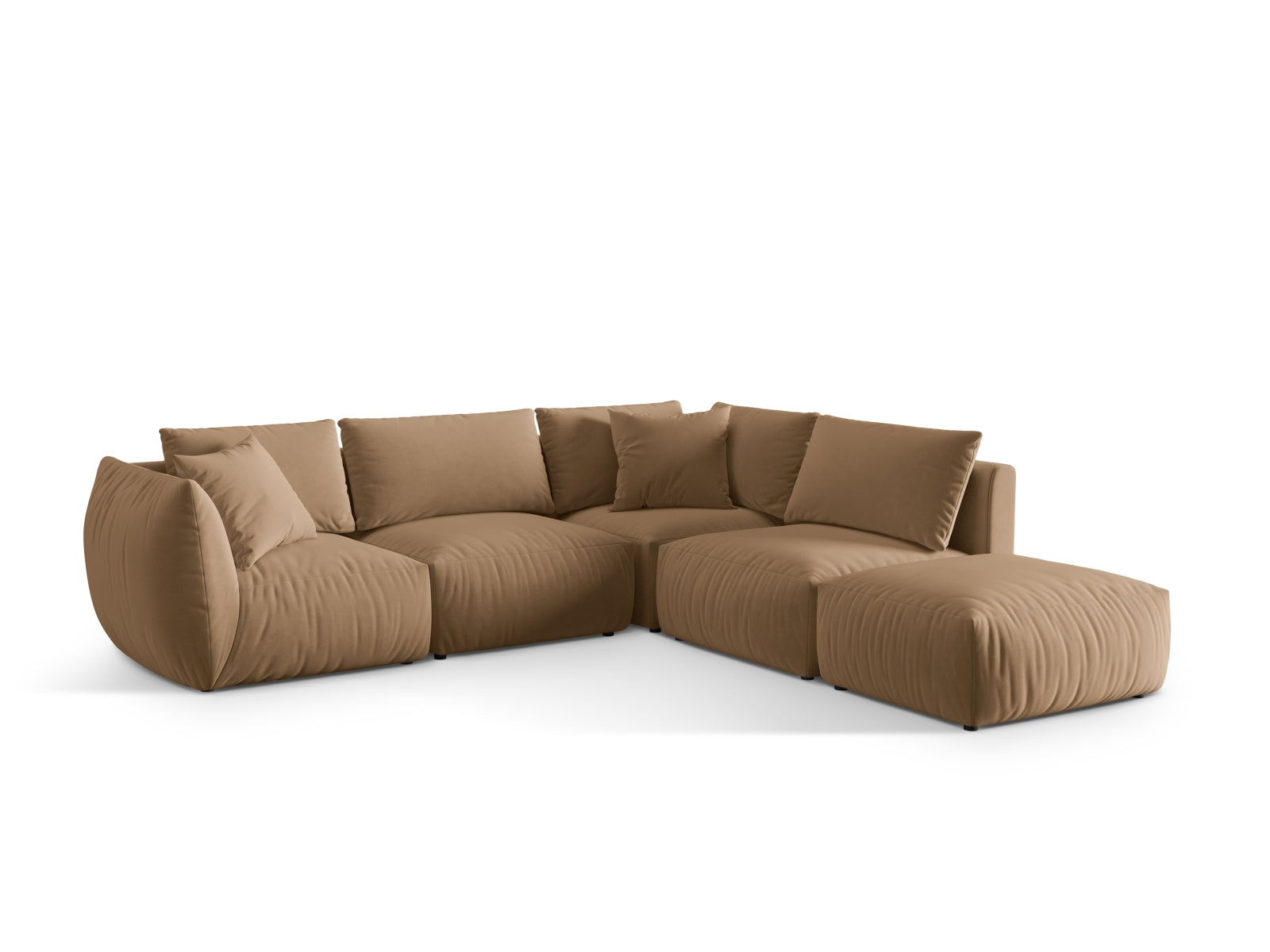 Elegantes Chris Velour Ecksofa in Sand-Casino, perfekt für moderne Wohnzimmer. Modularer 4-Sitzer mit hohem Komfort und anpassbarem Design.