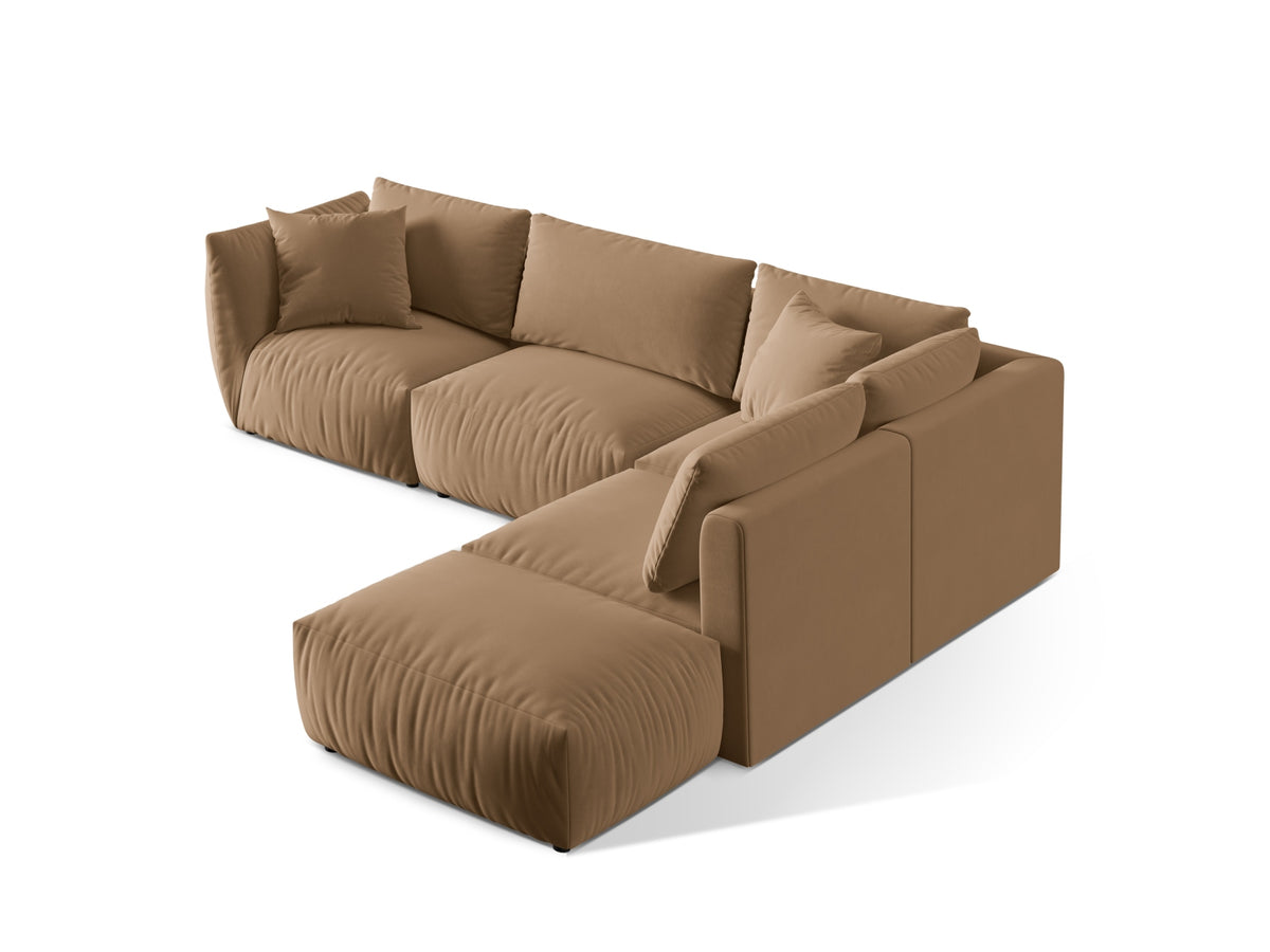 Chris Velour Modular Ecksofa rechts 4 Sitzer in Sand-Casino präsentiert im Onlineshop von KAQTU Design AG. Ecksofa rechts ist von Micadoni