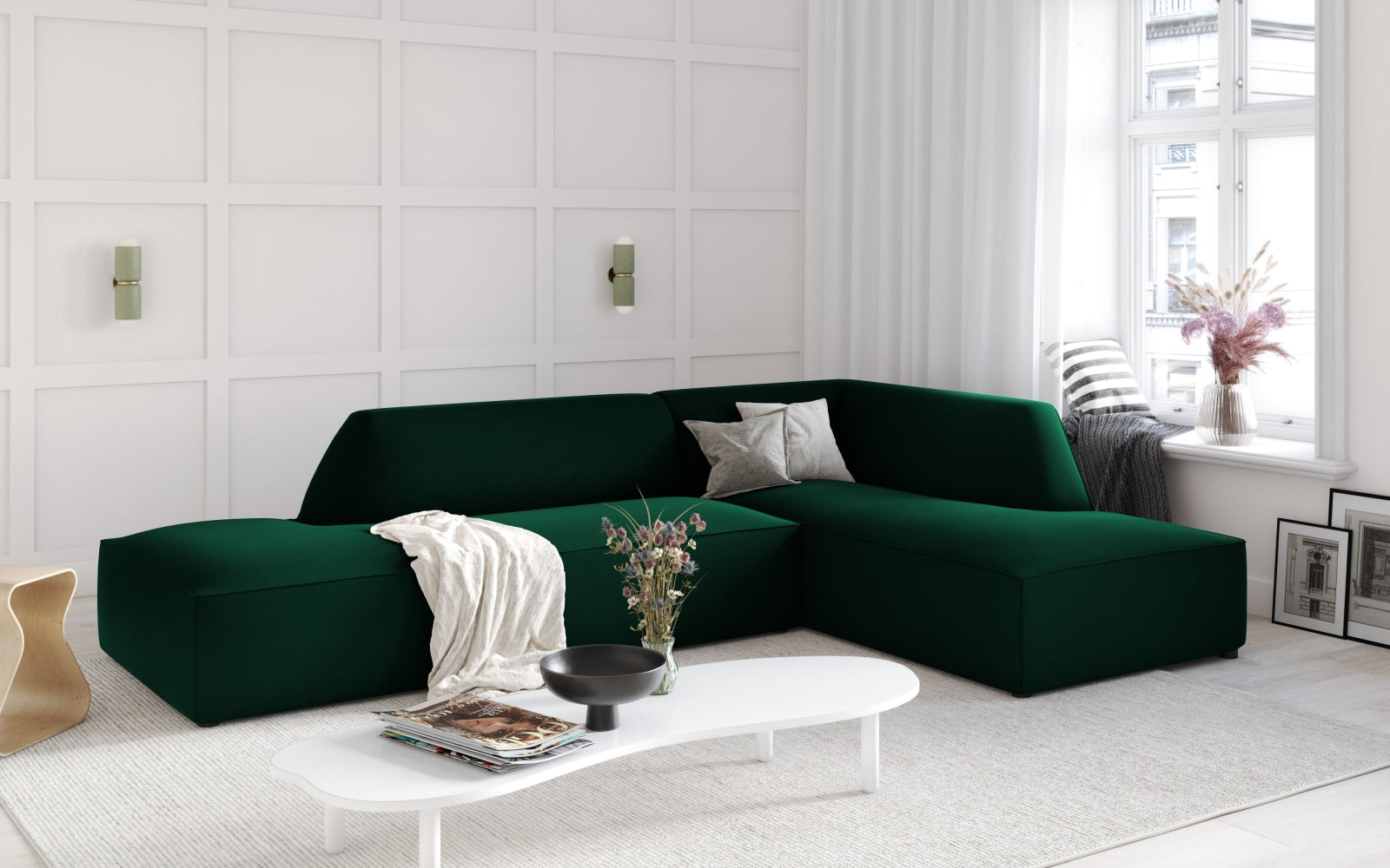 Elegantes modulares Ecksofa in luxuriösem Ruby Velour, rechtsseitig, bietet Platz für vier Personen und verleiht jedem Raum einen Hauch von Stil.
