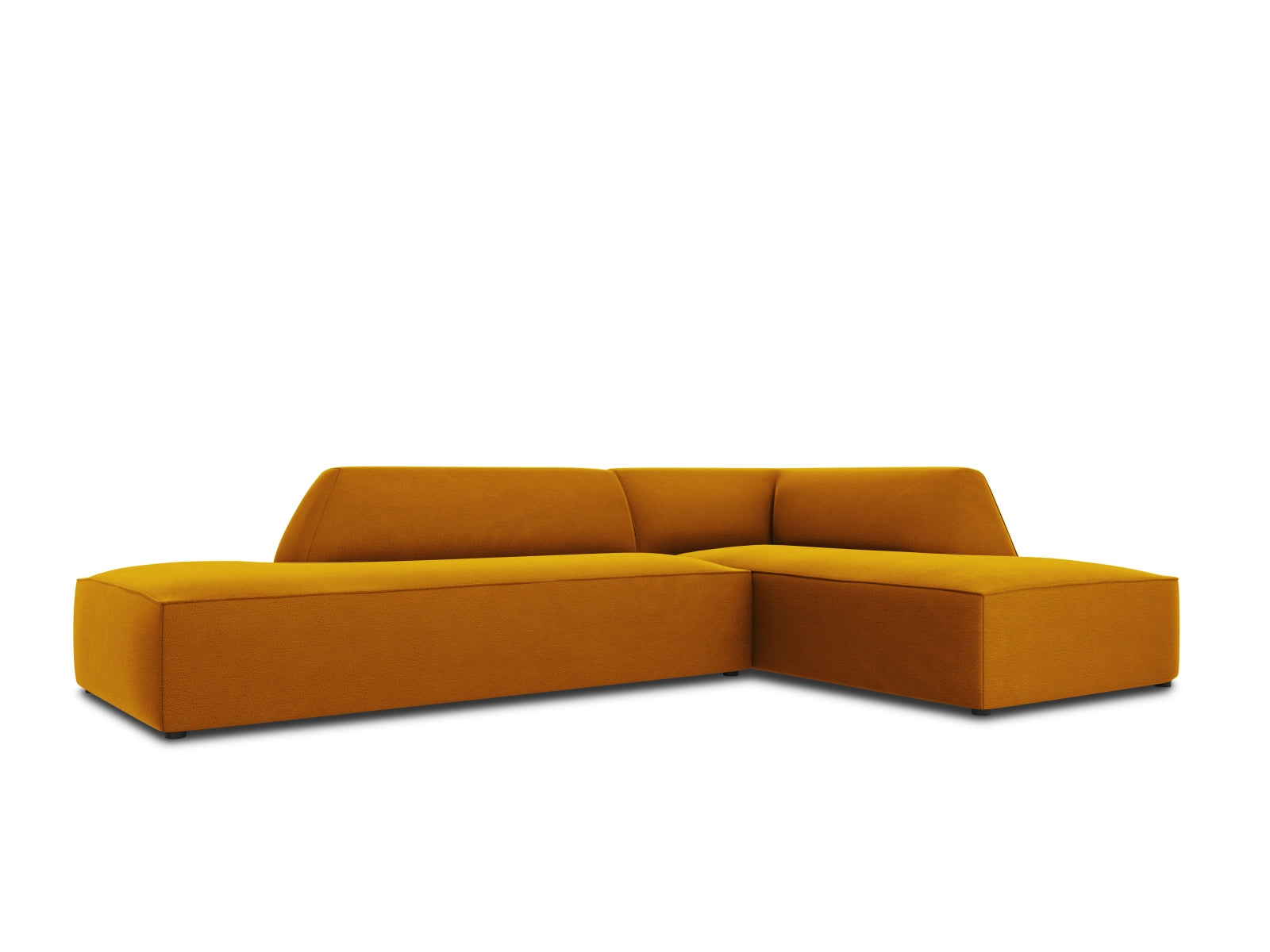 Stylisches Ruby Velour Ecksofa mit offener rechter Seite, ideal für entspannte Stunden. Bietet großzügigen Platz für bis zu vier Personen.