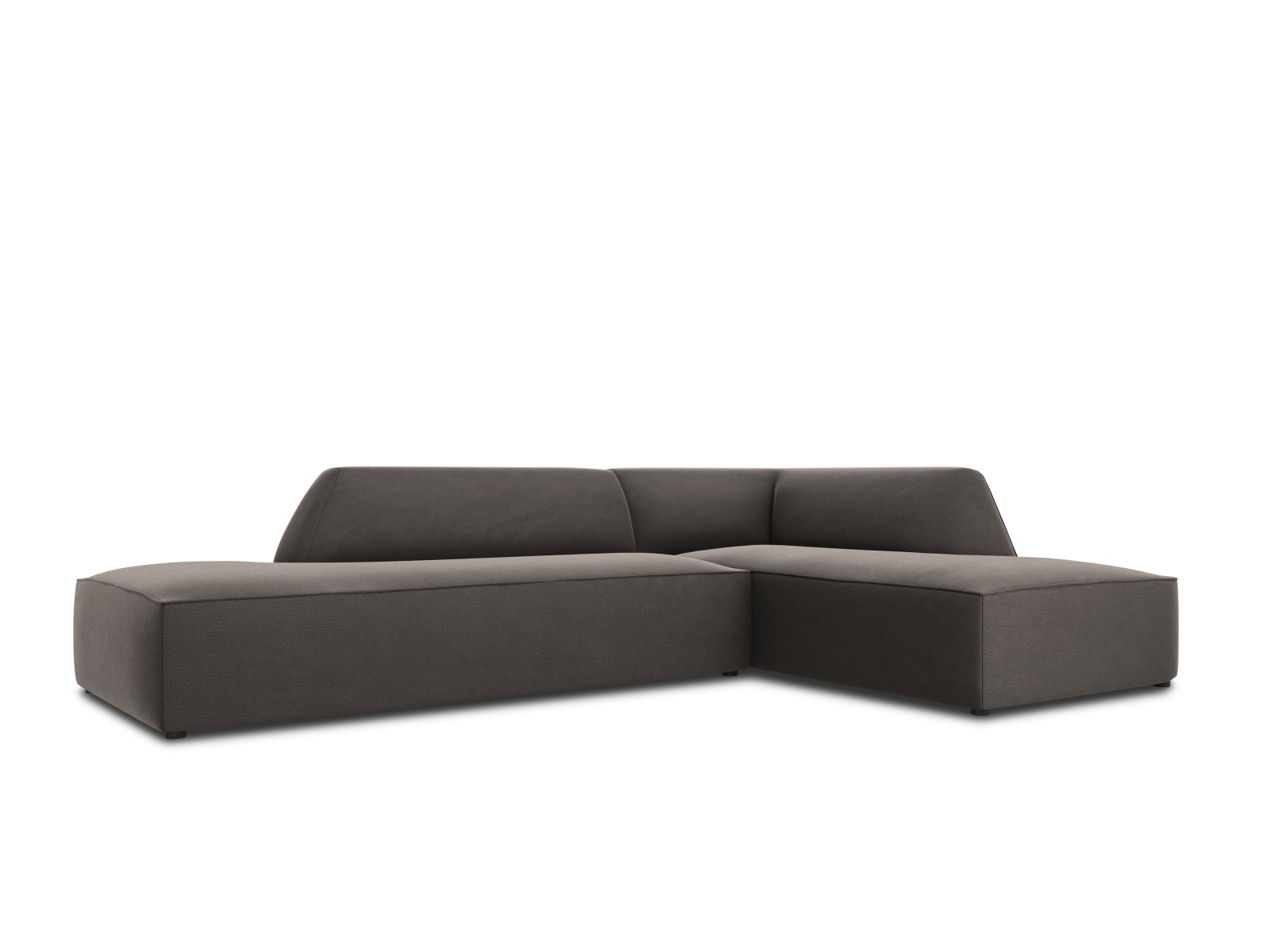 Modulares Ecksofa in edlem Ruby Velour, rechtsseitig, für vier Personen. Ideal für stilvolle Wohnräume und gemütliche Abende.