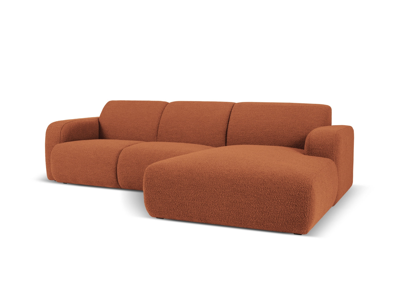 Entdecken Sie das elegante Molino Boucle Ecksofa rechts 4 Sitzer von Micadoni – stilvoll, komfortabel und ideal für gesellige Abende.
