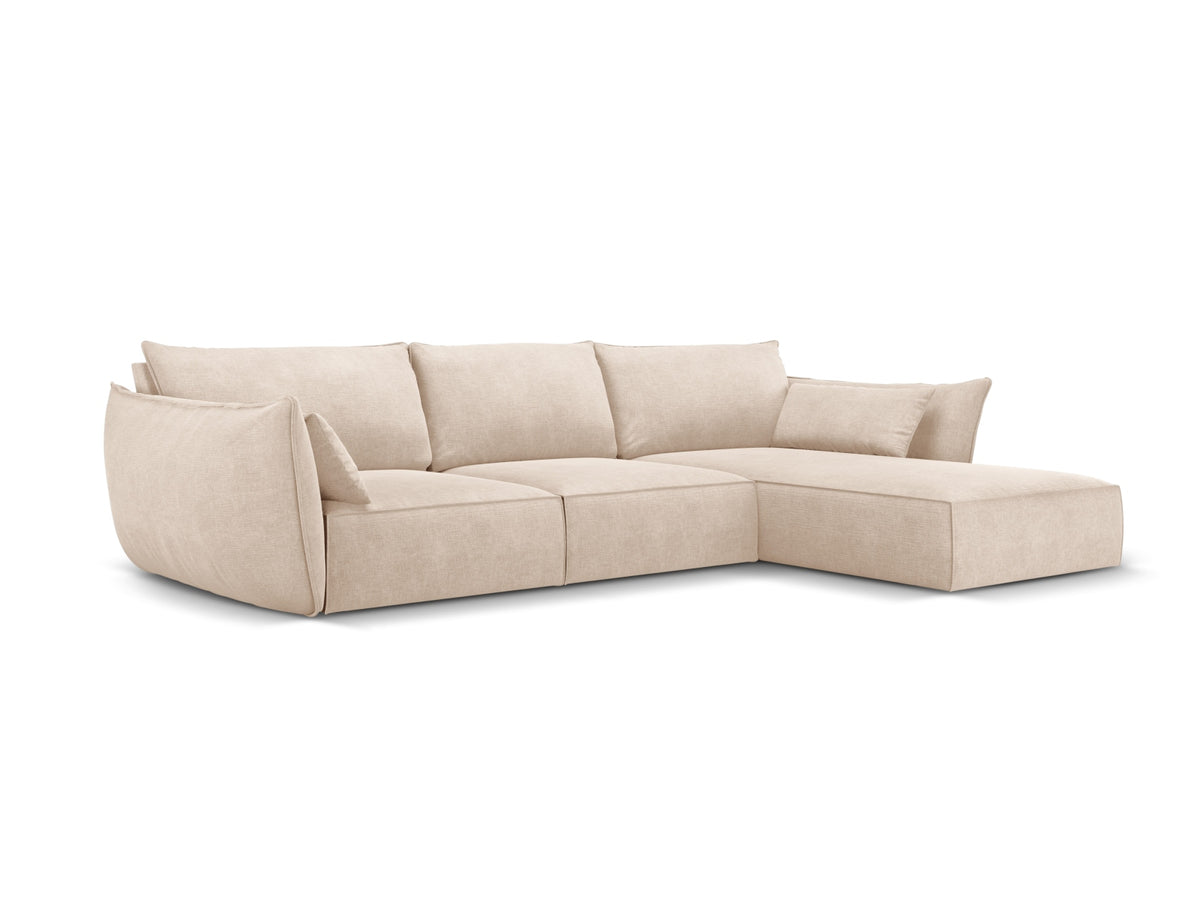 Kaelle Ecksofa rechts 4 Sitzer in Beige-Over The Horizon präsentiert im Onlineshop von KAQTU Design AG. L-Sofa rechts ist von Micadoni