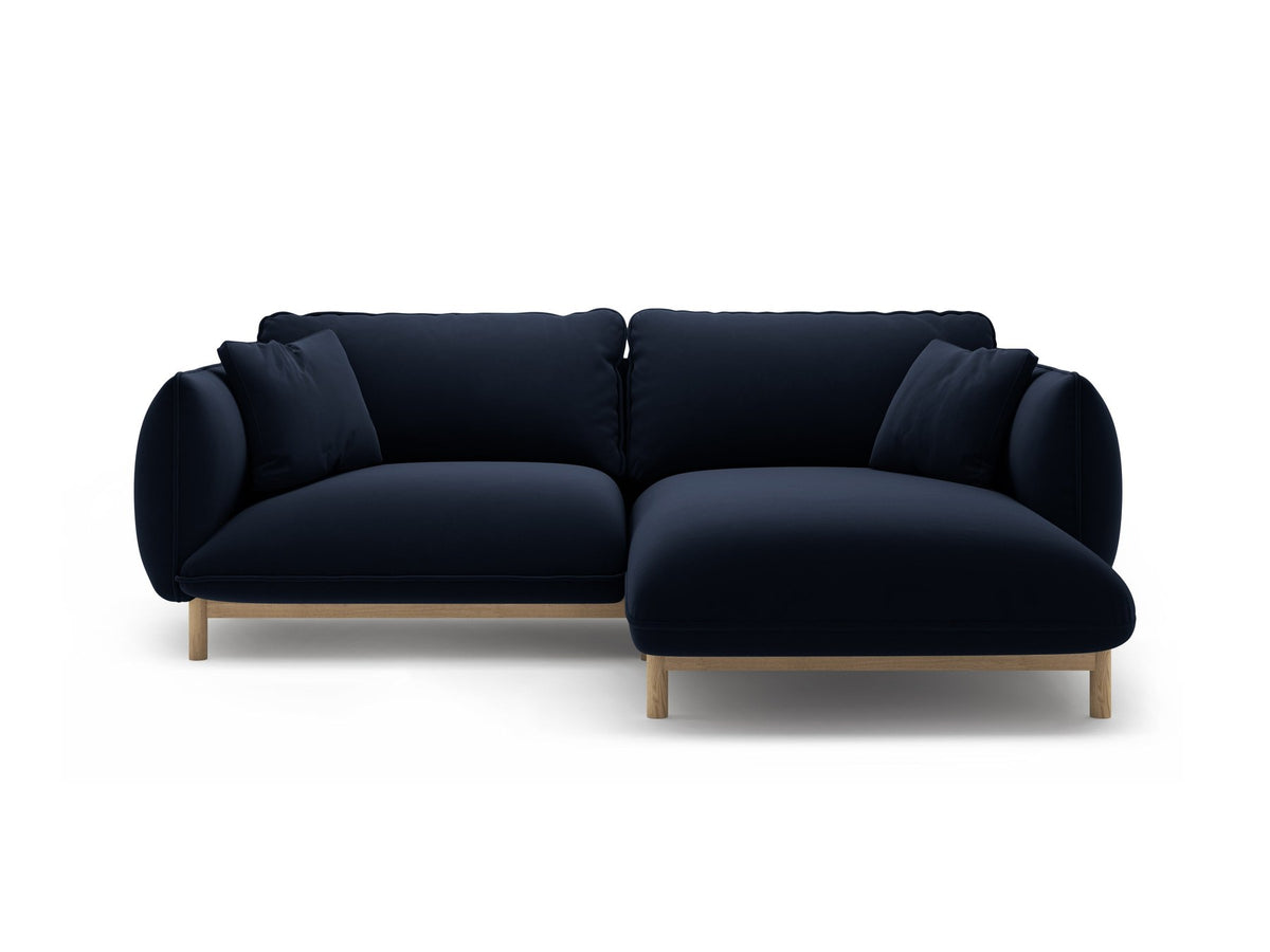 Foto des Ada Linkes Ecksofa von Micadoni in Mandel beige: L-Sofa mit rundem Armlehnen-Design, Buchenholzbeinen und Velours-Bezug Casino Lion.