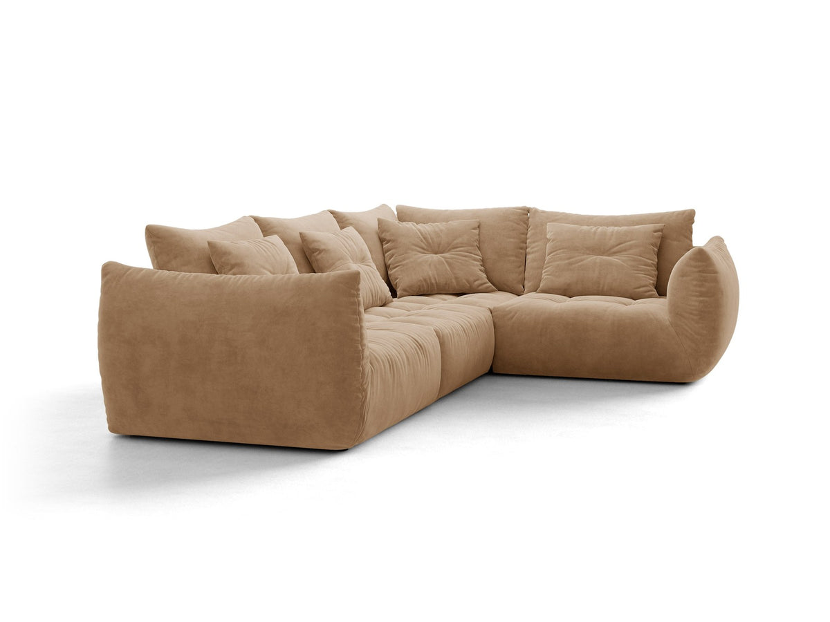 Ecksofa rechts Bloom von Micadoni in leichtem Beige, Veloursstoff Casino Pearl, schwarze Kunststoffbeine, moderne Polstermöbel-Form.