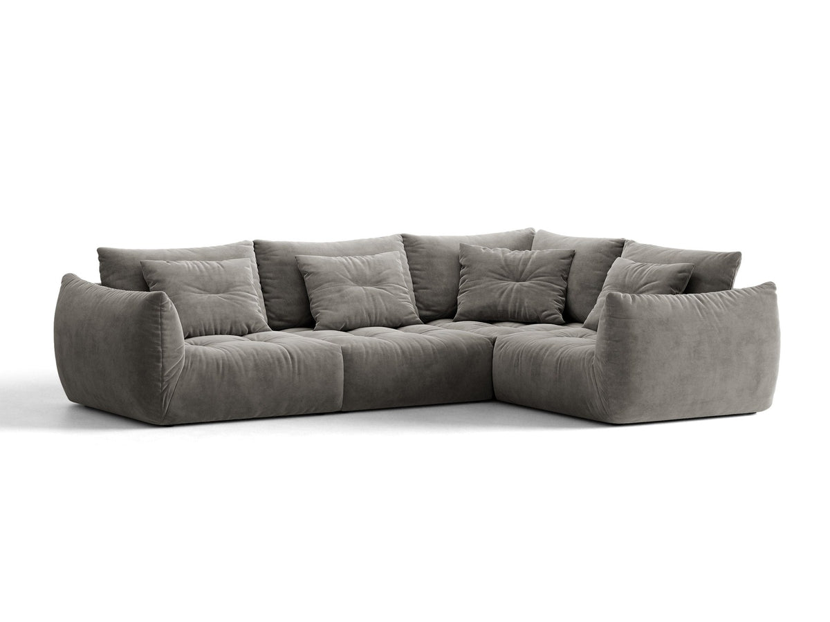 Ecksofa rechts Bloom von Micadoni in leichtem Beige, Veloursstoff Casino Pearl, schwarze Kunststoffbeine, moderne Polstermöbel-Form.