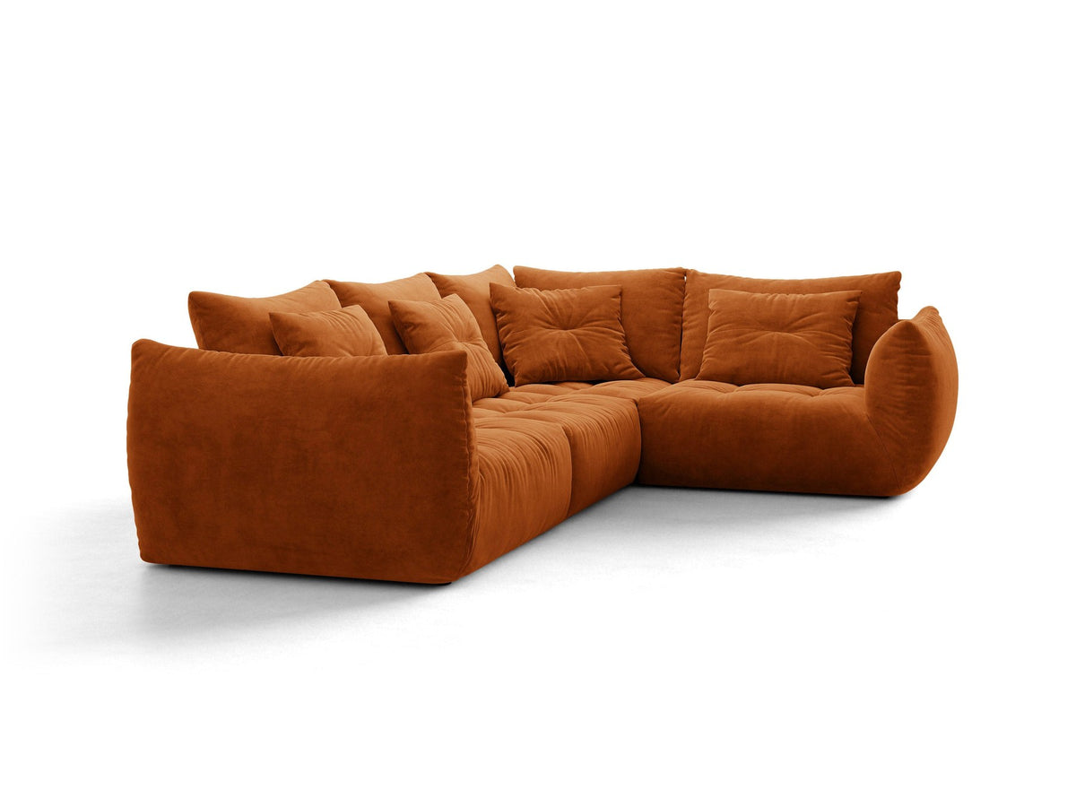 Ecksofa rechts Bloom von Micadoni in leichtem Beige, Veloursstoff Casino Pearl, schwarze Kunststoffbeine, moderne Polstermöbel-Form.