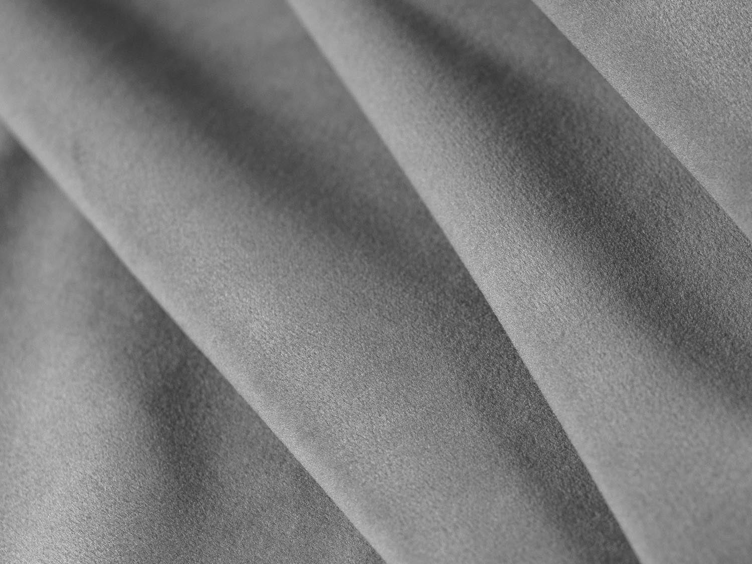 Torino Velour Ecksofa rechts 4 Sitzer in Light Grey-Casino präsentiert im Onlineshop von KAQTU Design AG. L-Sofa rechts ist von Micadoni