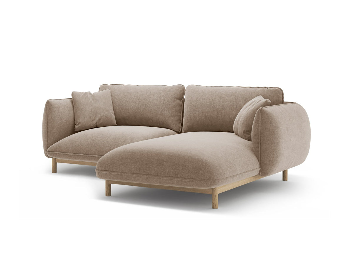 Foto des Ada Linkes Ecksofa von Micadoni in Mandel beige: L-Sofa mit rundem Armlehnen-Design, Buchenholzbeinen und Velours-Bezug Casino Lion.