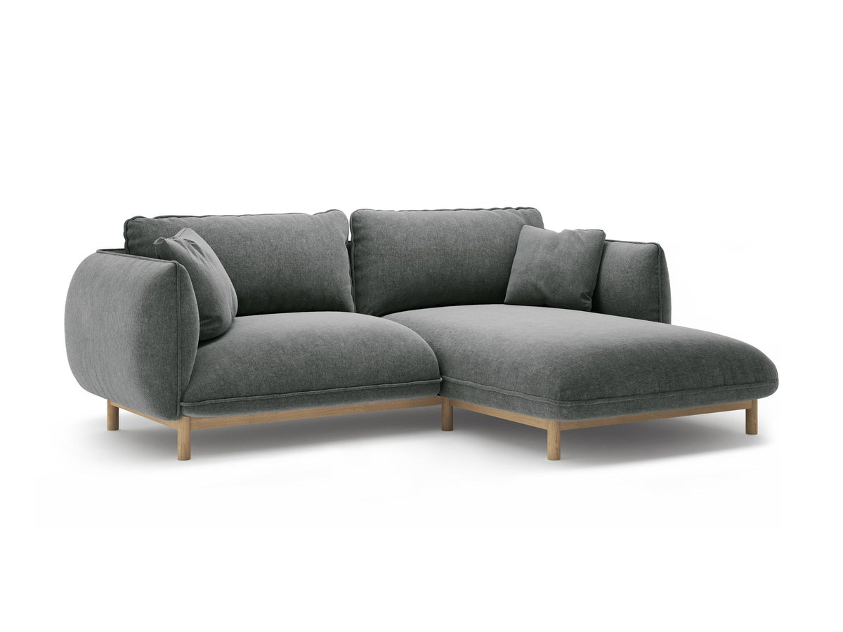Foto des Ada Linkes Ecksofa von Micadoni in Mandel beige: L-Sofa mit rundem Armlehnen-Design, Buchenholzbeinen und Velours-Bezug Casino Lion.