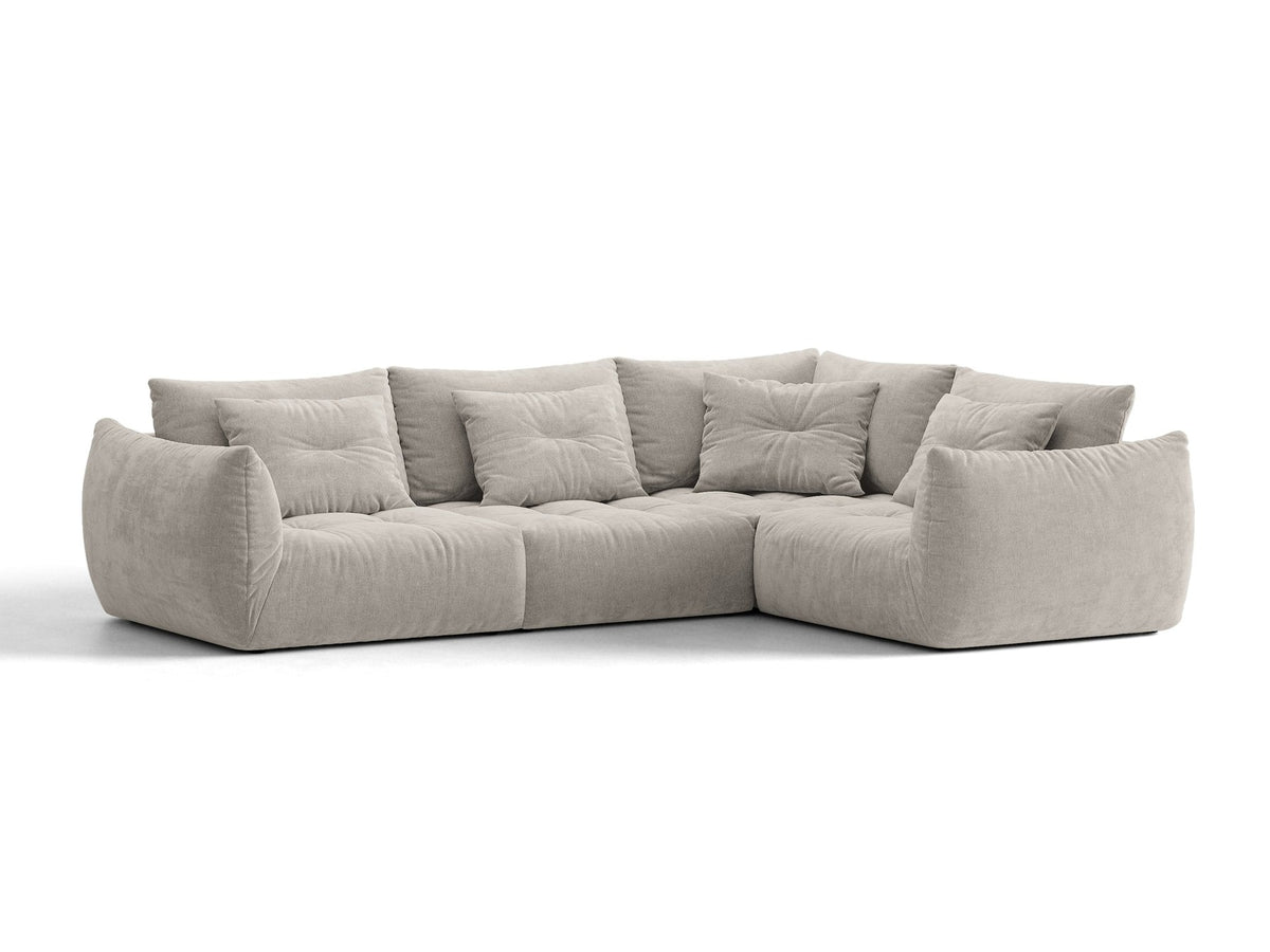 Ecksofa rechts Bloom von Micadoni in leichtem Beige, Veloursstoff Casino Pearl, schwarze Kunststoffbeine, moderne Polstermöbel-Form.