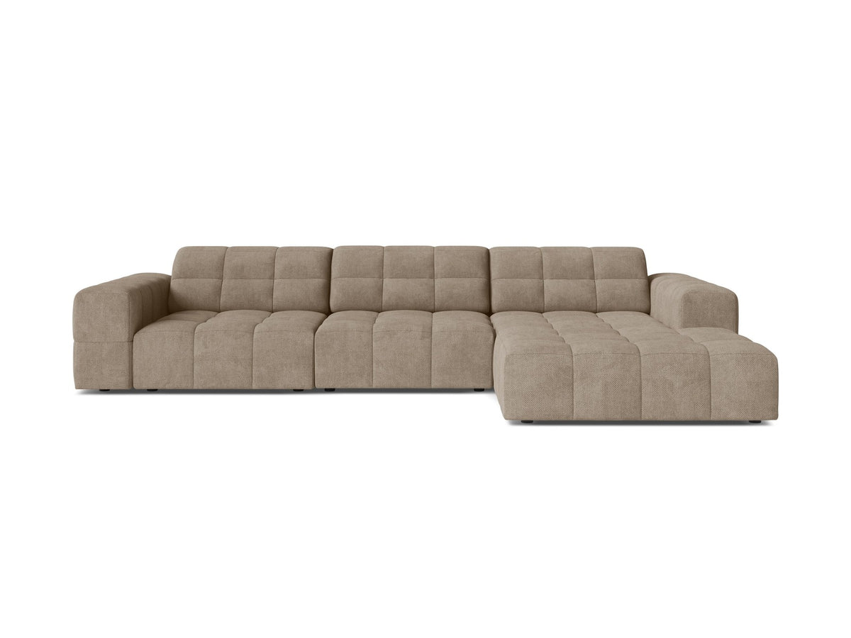 Ecksofa Jennifer von Micadoni in leichtem Beige, L-Form mit rechter Ausrichtung, Bluvel-Stoff und schwarzen Kunststoffbeinen.