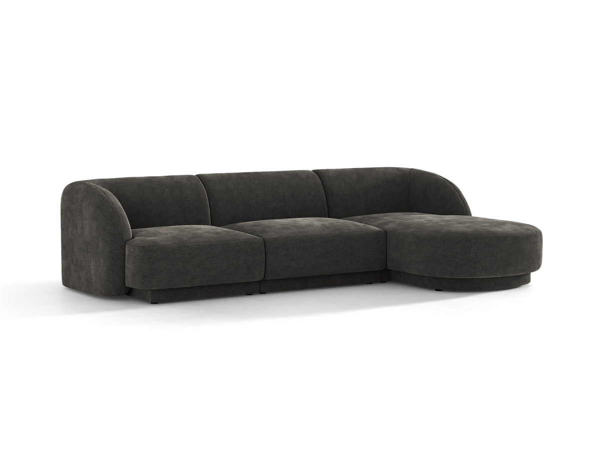 Dunkelbeiges L-Sofa Miley von Micadoni mit Bluvel-Stoffbezug, schwarzen Kunststoffbeinen und modularer Bauweise, rechts ausgerichtet.