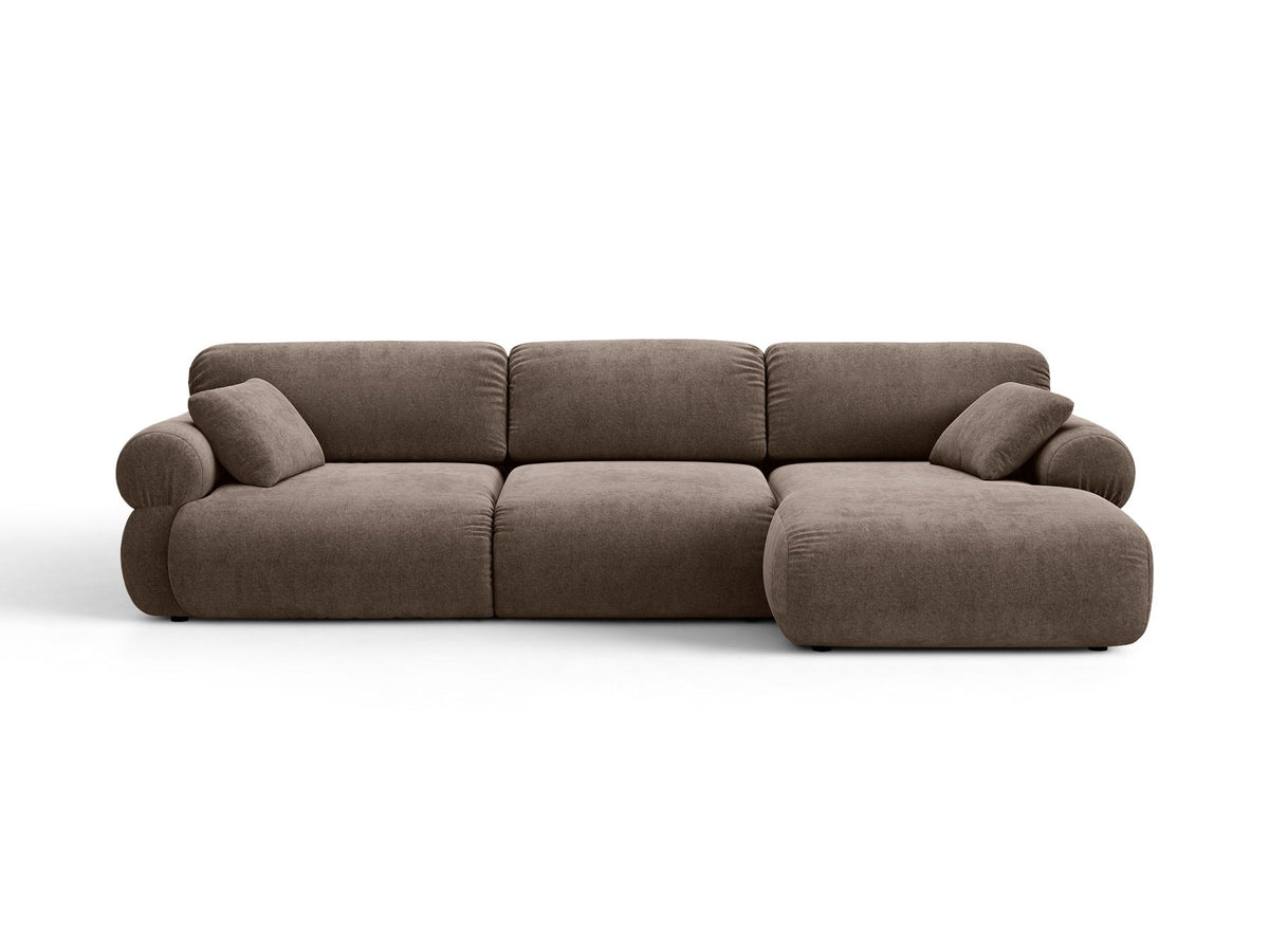 Beiges L-förmiges Ecksofa Ophelia von Micadoni mit Liberty-Stoffbezug, schwarzen Kunststoffbeinen und niedriger Rückenlehne, Ausrichtung rechts.