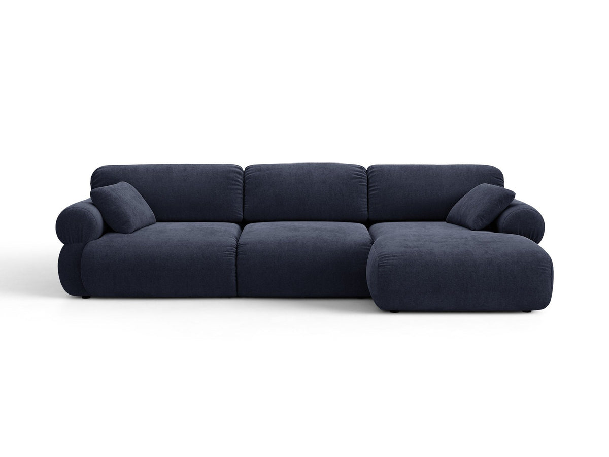 Beiges L-förmiges Ecksofa Ophelia von Micadoni mit Liberty-Stoffbezug, schwarzen Kunststoffbeinen und niedriger Rückenlehne, Ausrichtung rechts.