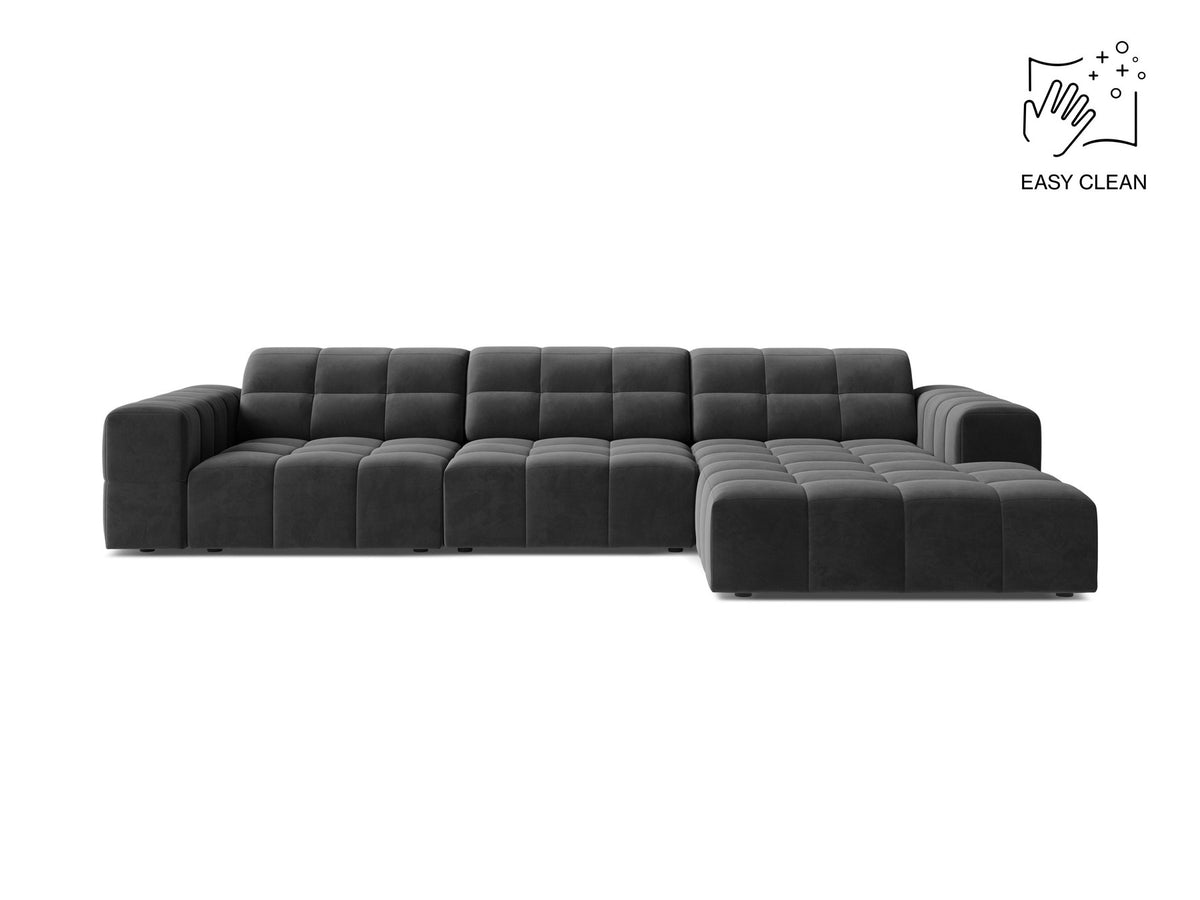 Ecksofa Jennifer von Micadoni in leichtem Beige, L-Form mit rechter Ausrichtung, Bluvel-Stoff und schwarzen Kunststoffbeinen.
