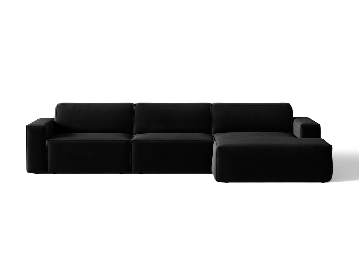 Modulares Ecksofa rechts von Micadoni in leichtem Beige, Samtstoff Venus, mit schwarzen Kunststoffbeinen und niedriger Rückenlehne.