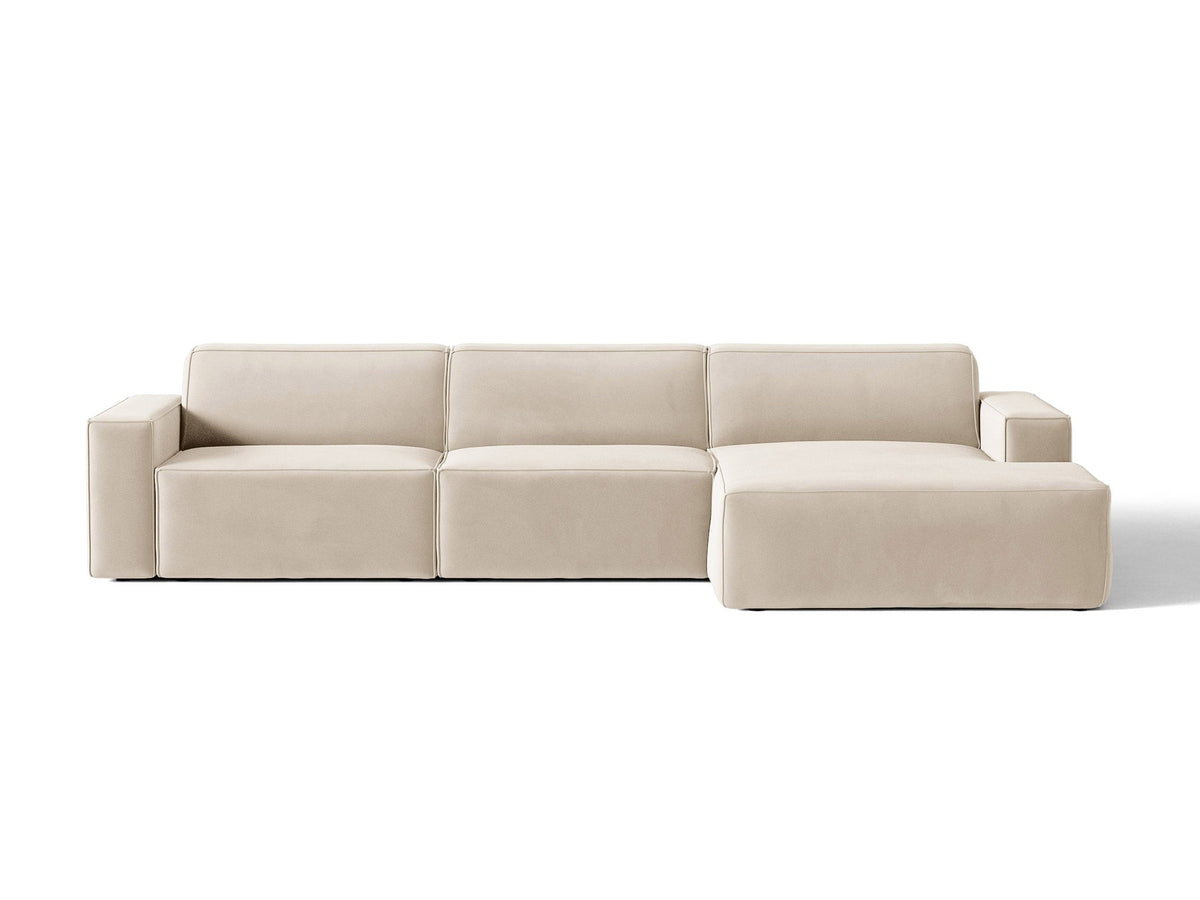 Modulares Ecksofa rechts von Micadoni in leichtem Beige, Samtstoff Venus, mit schwarzen Kunststoffbeinen und niedriger Rückenlehne.