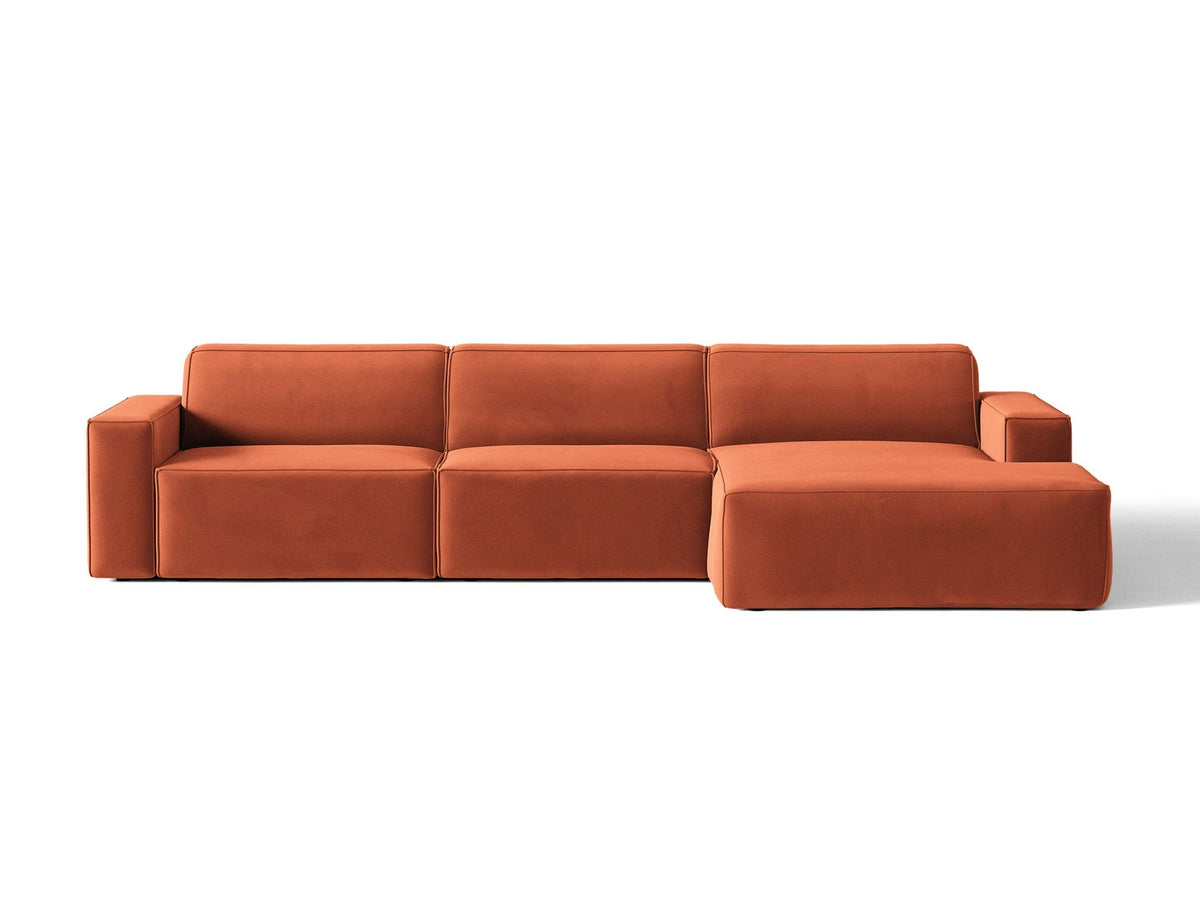 Modulares Ecksofa rechts von Micadoni in leichtem Beige, Samtstoff Venus, mit schwarzen Kunststoffbeinen und niedriger Rückenlehne.