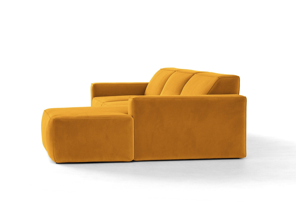 Modulares Ecksofa rechts von Micadoni in leichtem Beige, Samtstoff Venus, mit schwarzen Kunststoffbeinen und niedriger Rückenlehne.