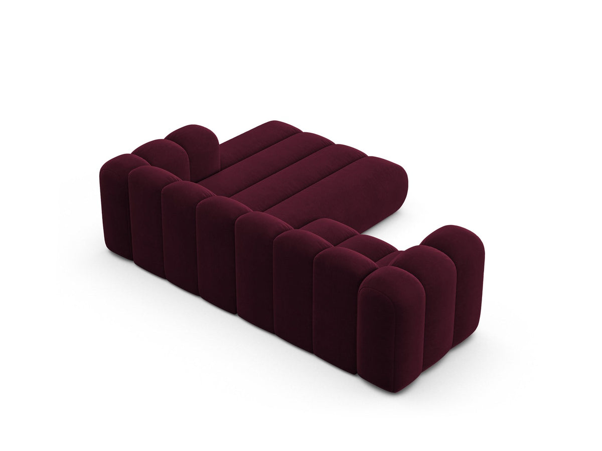 Beigefarbenes L-Sofa mit Samtstoffbezug Venus, Ecksofa Lupine von Micadoni, Ausrichtung rechts, schwarze Kunststoffbeine, Frontalansicht.