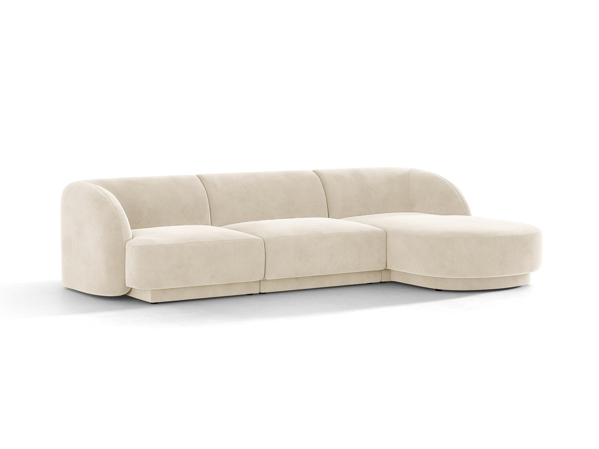 Dunkelbeiges L-Sofa Miley von Micadoni mit Bluvel-Stoffbezug, schwarzen Kunststoffbeinen und modularer Bauweise, rechts ausgerichtet.
