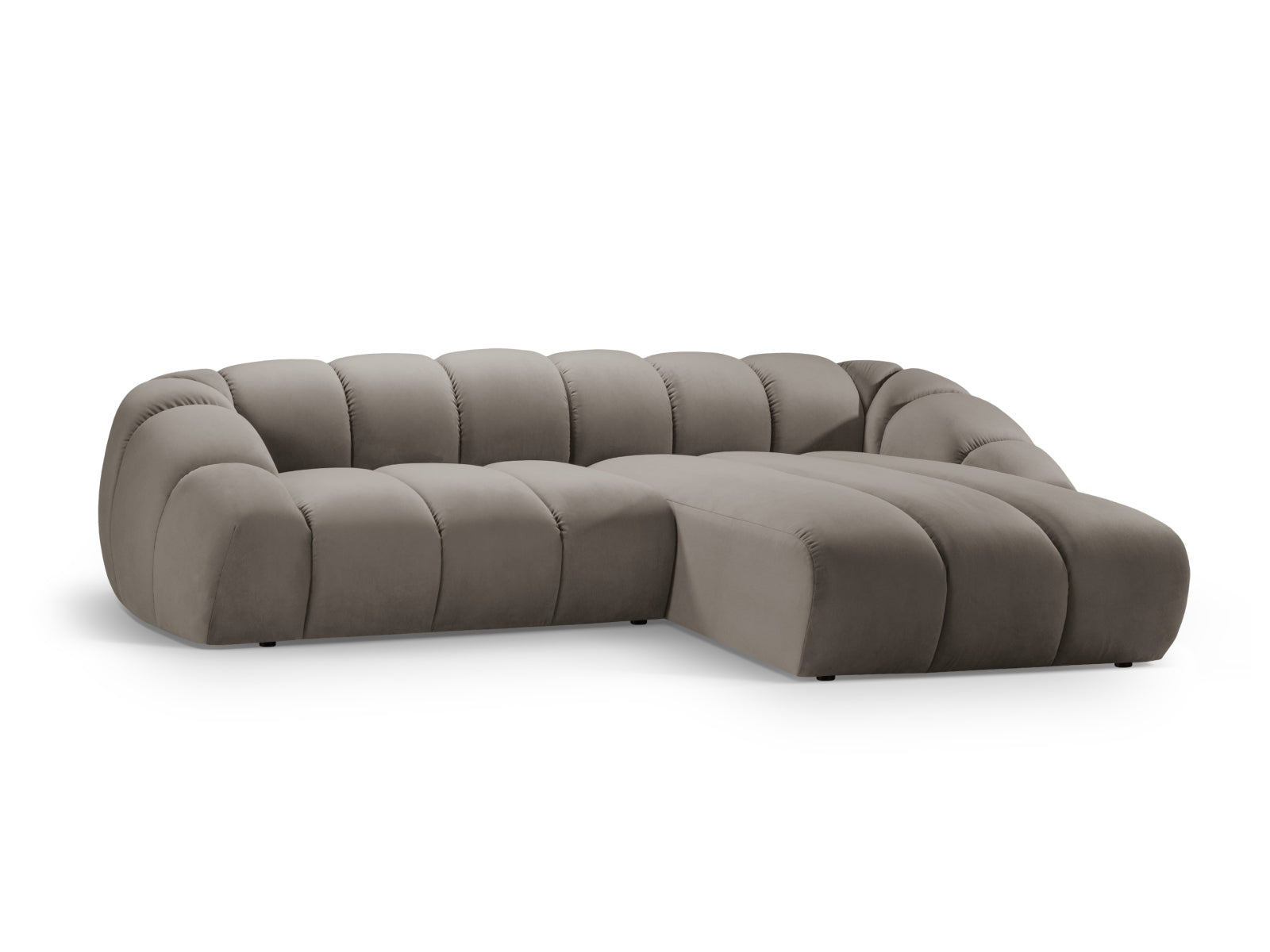 Elegantes Diana Velour Ecksofa in Grau-Braun, 4-Sitzer, ideal für stilvolle Wohnräume, präsentiert von Micadoni.
