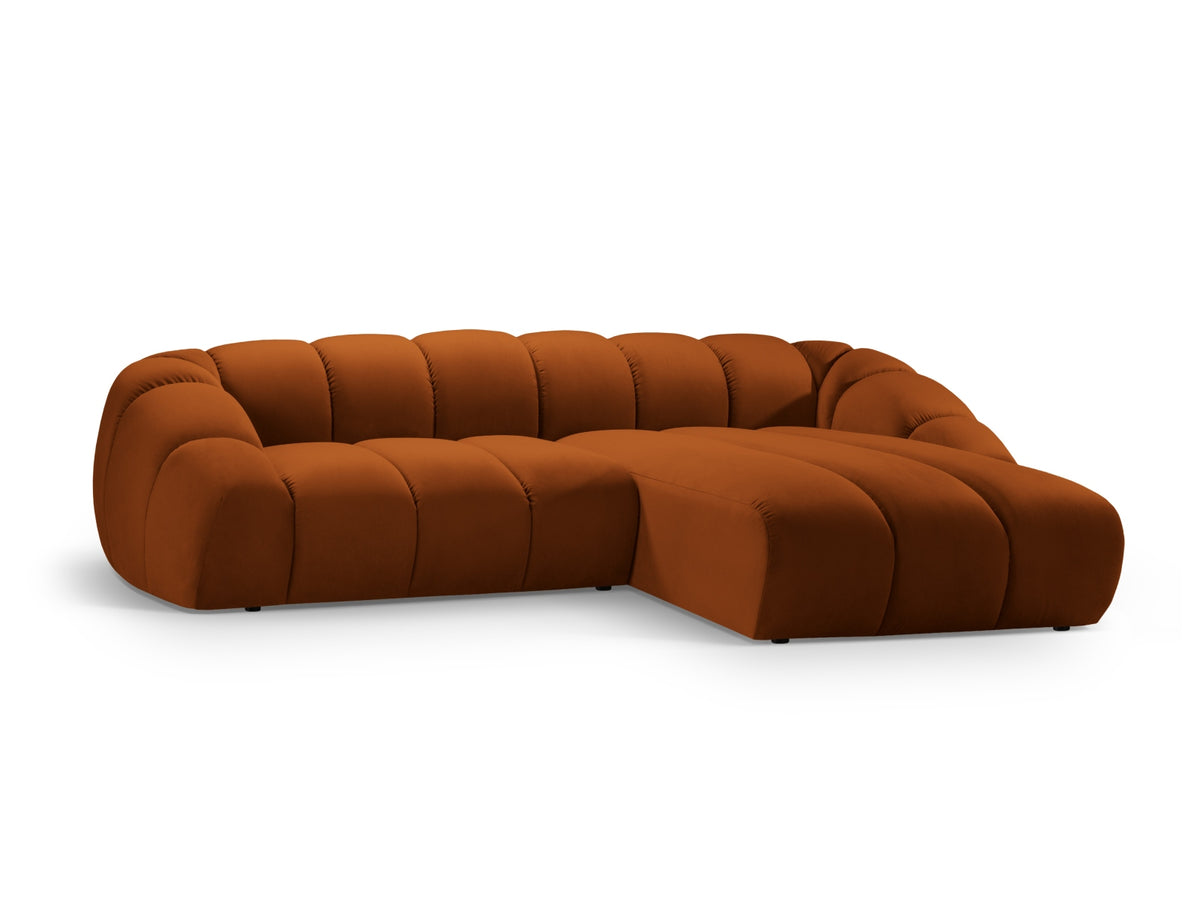 Diana Velour Ecksofa rechts 4 Sitzer in Terracotta-Salvador präsentiert im Onlineshop von KAQTU Design AG. L-Sofa rechts ist von Micadoni