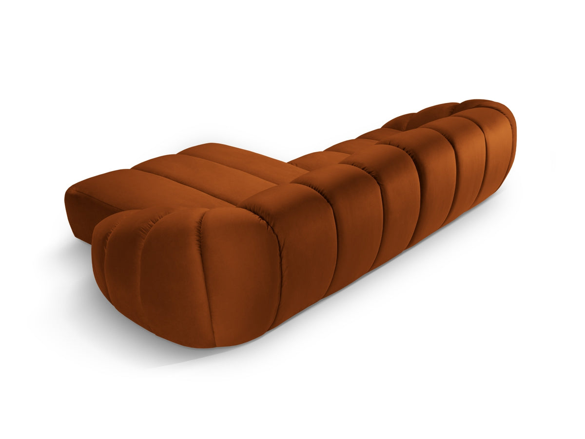Diana Velour Ecksofa rechts 4 Sitzer in Terracotta-Salvador präsentiert im Onlineshop von KAQTU Design AG. L-Sofa rechts ist von Micadoni