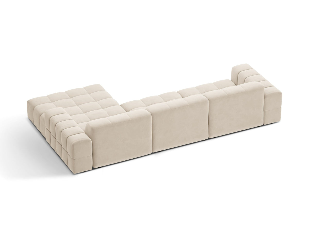 Ecksofa Jennifer von Micadoni in leichtem Beige, L-Form mit rechter Ausrichtung, Bluvel-Stoff und schwarzen Kunststoffbeinen.