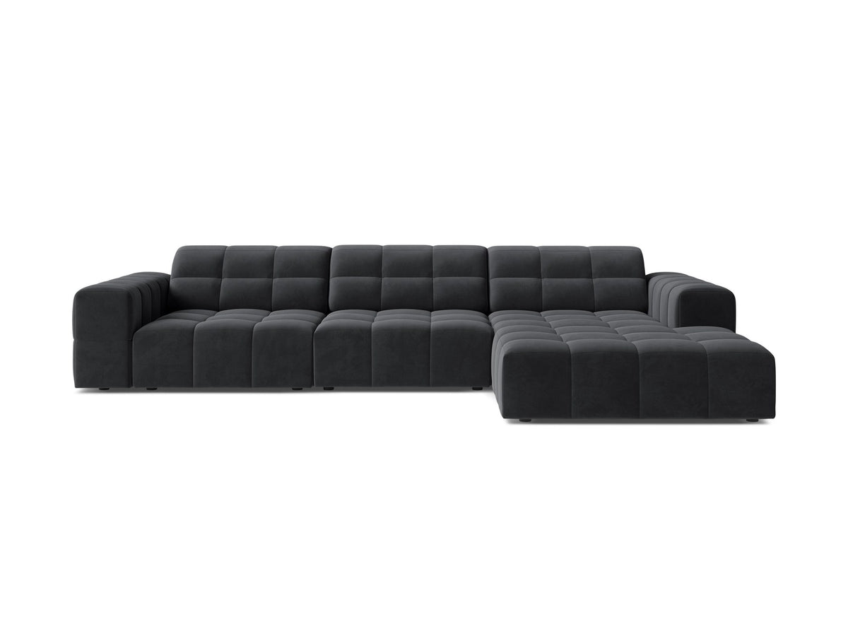 Ecksofa Jennifer von Micadoni in leichtem Beige, L-Form mit rechter Ausrichtung, Bluvel-Stoff und schwarzen Kunststoffbeinen.